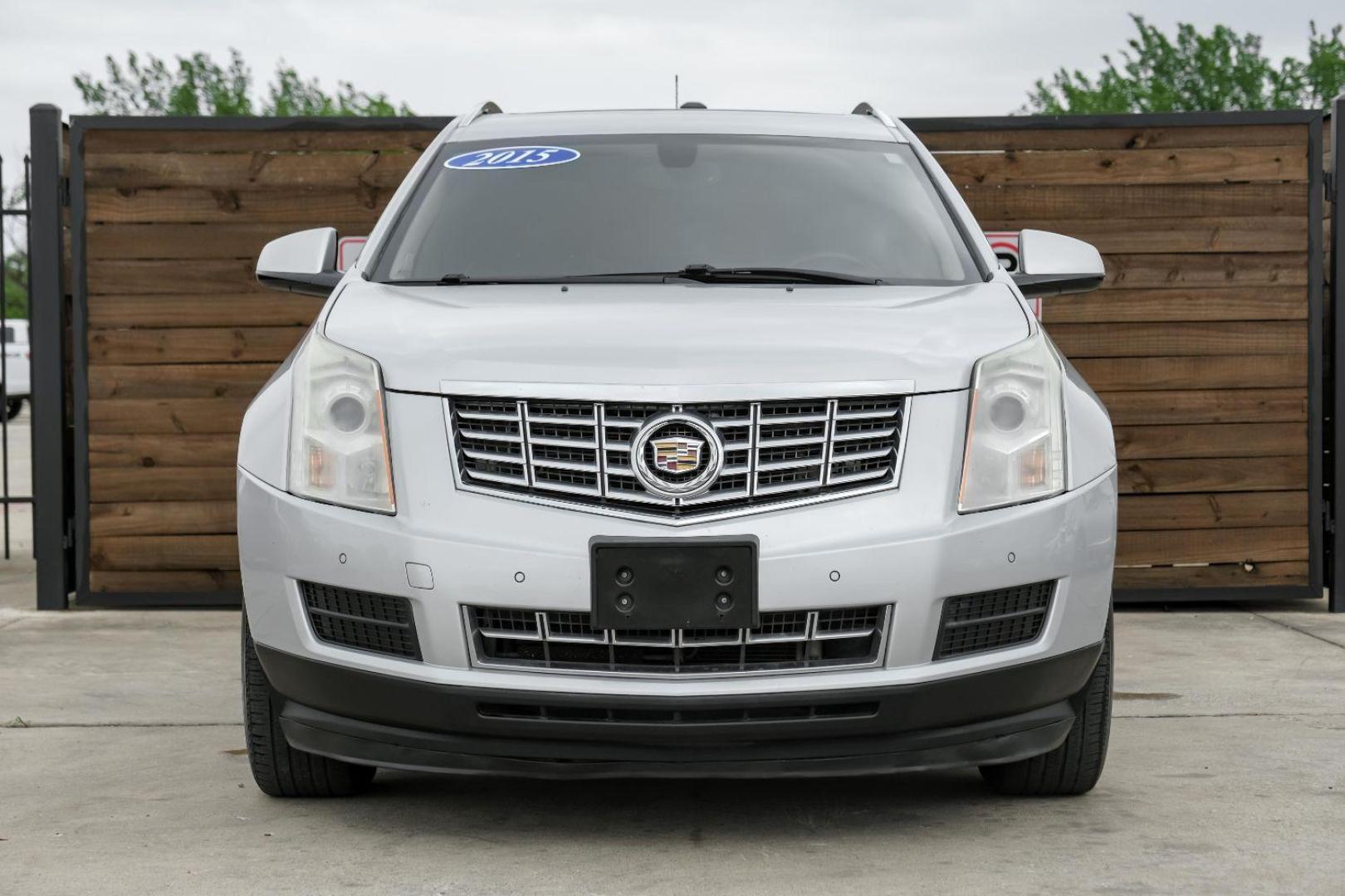 2015 Silver Cadillac SRX Luxury Collection FWD (3GYFNBE34FS) with an 3.6L V6 DOHC 24V FFV engine, 6-Speed Automatic transmission, located at 2401 E Main St., Grand Prairie, TX, 75050, (972) 262-4440, 32.748981, -96.969643 - Photo#5