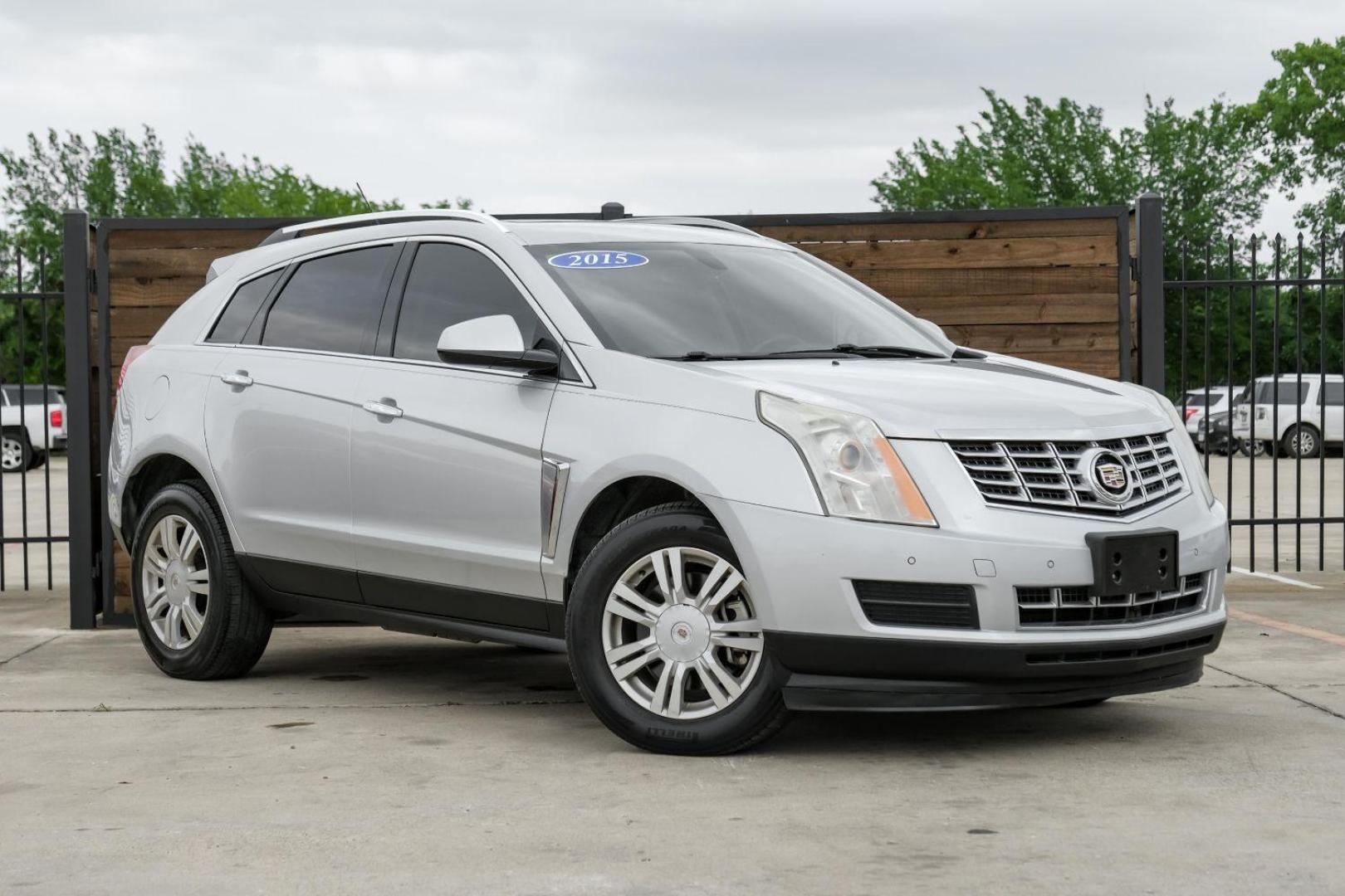 2015 Silver Cadillac SRX Luxury Collection FWD (3GYFNBE34FS) with an 3.6L V6 DOHC 24V FFV engine, 6-Speed Automatic transmission, located at 2401 E Main St., Grand Prairie, TX, 75050, (972) 262-4440, 32.748981, -96.969643 - Photo#6