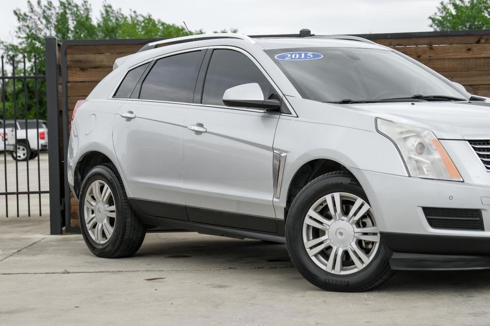 2015 Silver Cadillac SRX Luxury Collection FWD (3GYFNBE34FS) with an 3.6L V6 DOHC 24V FFV engine, 6-Speed Automatic transmission, located at 2401 E Main St., Grand Prairie, TX, 75050, (972) 262-4440, 32.748981, -96.969643 - Photo#7