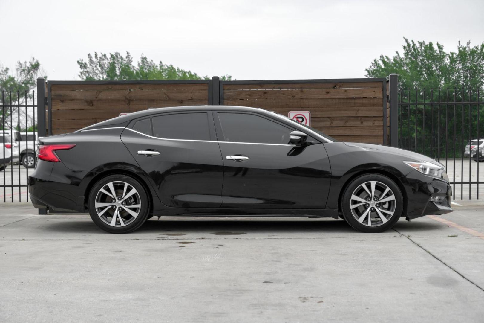 2017 BLACK Nissan Maxima 3.5 SL (1N4AA6AP6HC) with an 3.5L V6 DOHC 24V engine, Continuously Variable Transmission transmission, located at 2401 E Main St., Grand Prairie, TX, 75050, (972) 262-4440, 32.748981, -96.969643 - Photo#9