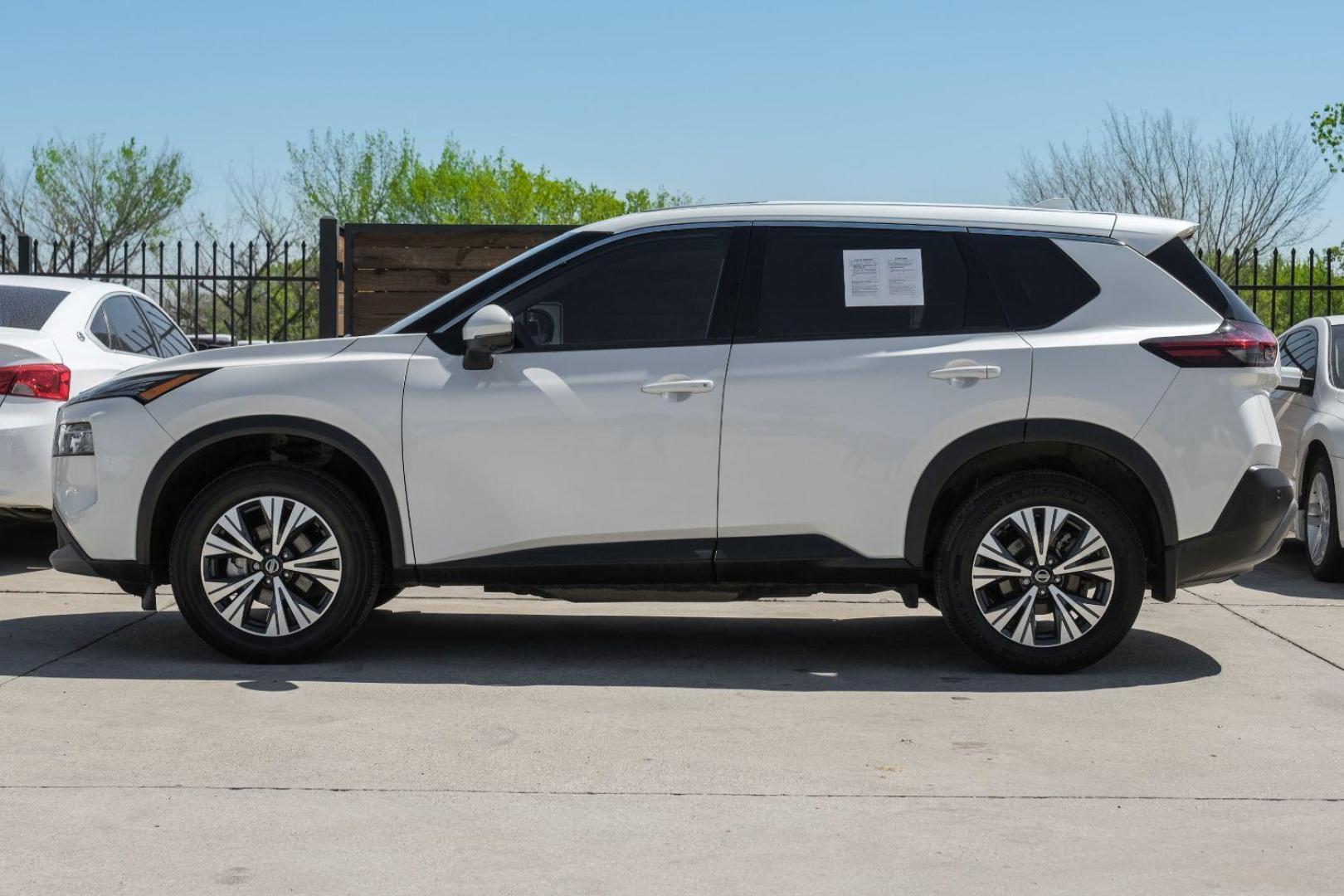 2021 WHITE Nissan Rogue SV (5N1AT3BA2MC) with an 2.5L L4 DOHC 16V engine, Continuously Variable Transmission transmission, located at 2401 E Main St., Grand Prairie, TX, 75050, (972) 262-4440, 32.748981, -96.969643 - Photo#15