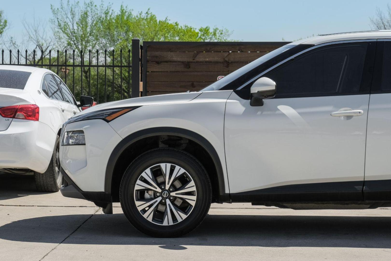 2021 WHITE Nissan Rogue SV (5N1AT3BA2MC) with an 2.5L L4 DOHC 16V engine, Continuously Variable Transmission transmission, located at 2401 E Main St., Grand Prairie, TX, 75050, (972) 262-4440, 32.748981, -96.969643 - Photo#16