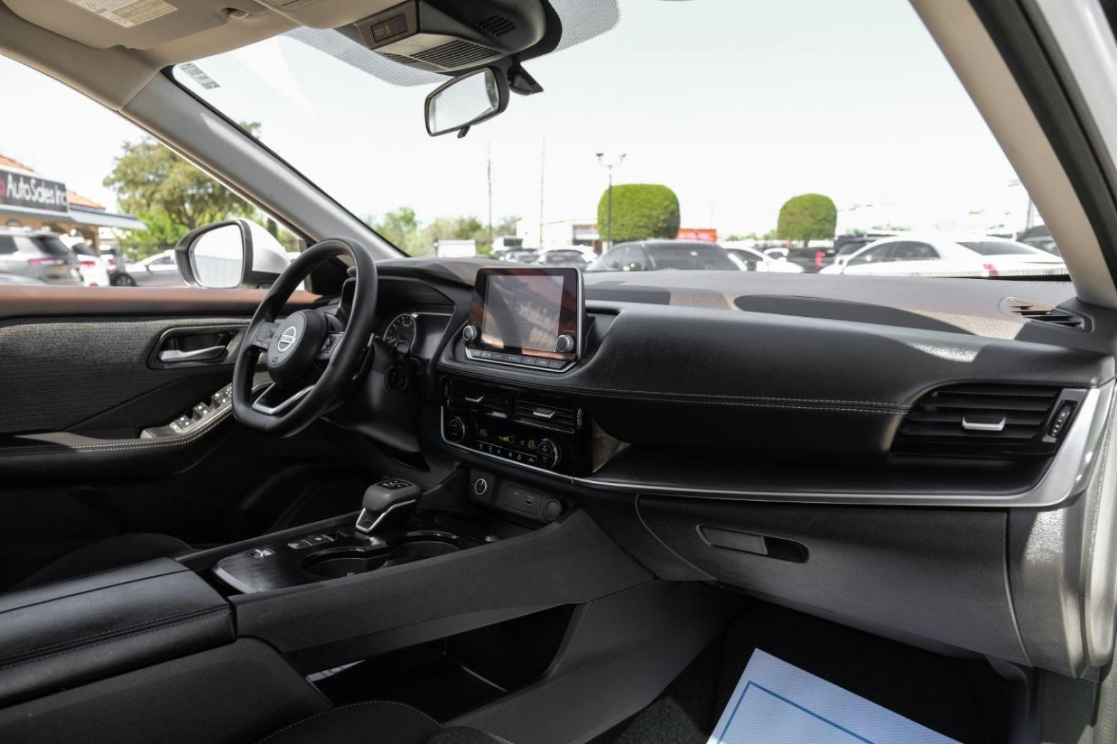 2021 WHITE Nissan Rogue SV (5N1AT3BA2MC) with an 2.5L L4 DOHC 16V engine, Continuously Variable Transmission transmission, located at 2401 E Main St., Grand Prairie, TX, 75050, (972) 262-4440, 32.748981, -96.969643 - Photo#18