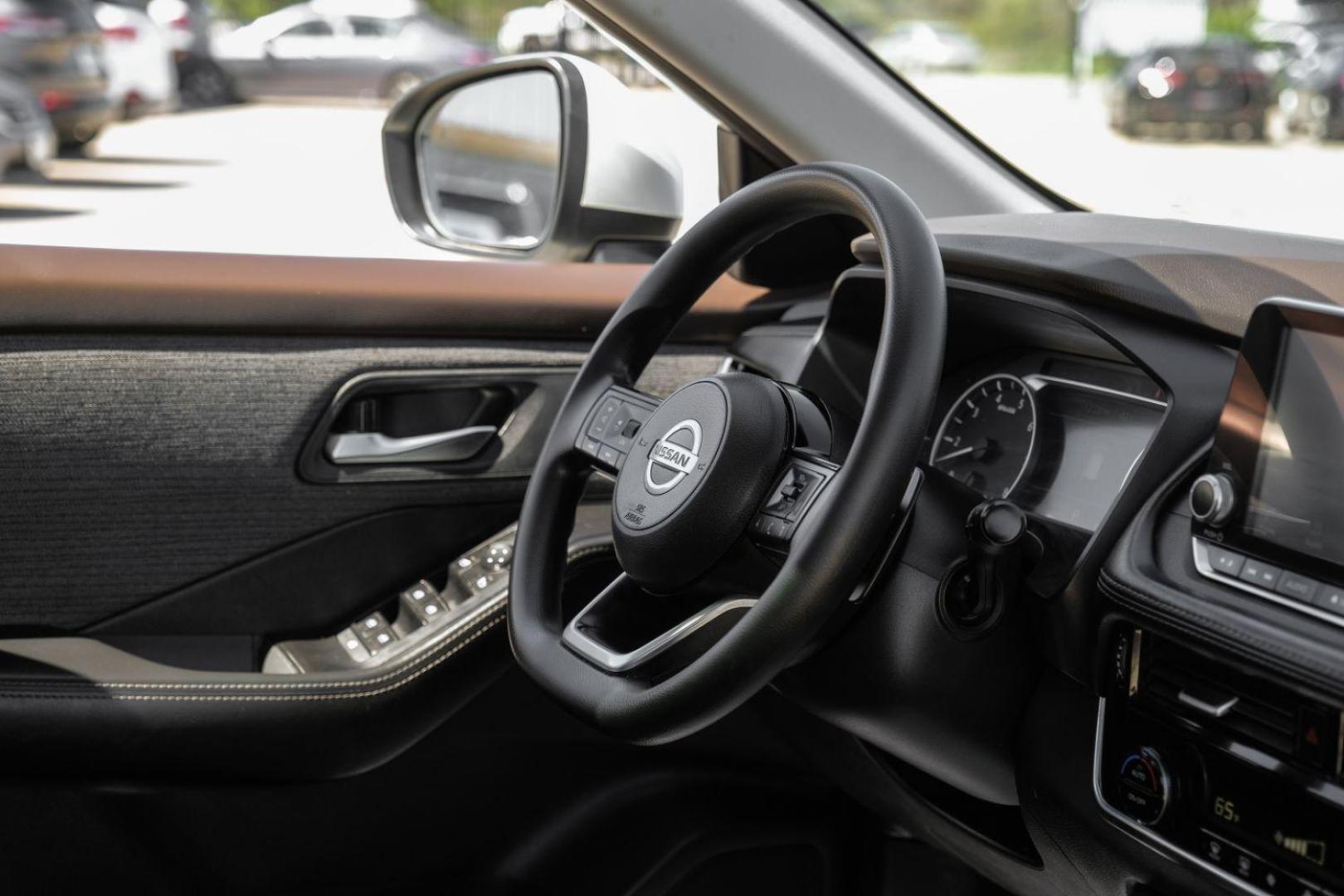 2021 WHITE Nissan Rogue SV (5N1AT3BA2MC) with an 2.5L L4 DOHC 16V engine, Continuously Variable Transmission transmission, located at 2401 E Main St., Grand Prairie, TX, 75050, (972) 262-4440, 32.748981, -96.969643 - Photo#20