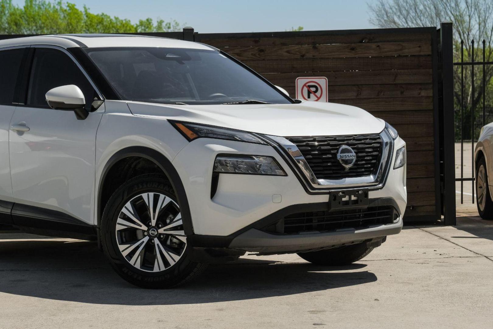 2021 WHITE Nissan Rogue SV (5N1AT3BA2MC) with an 2.5L L4 DOHC 16V engine, Continuously Variable Transmission transmission, located at 2401 E Main St., Grand Prairie, TX, 75050, (972) 262-4440, 32.748981, -96.969643 - Photo#8