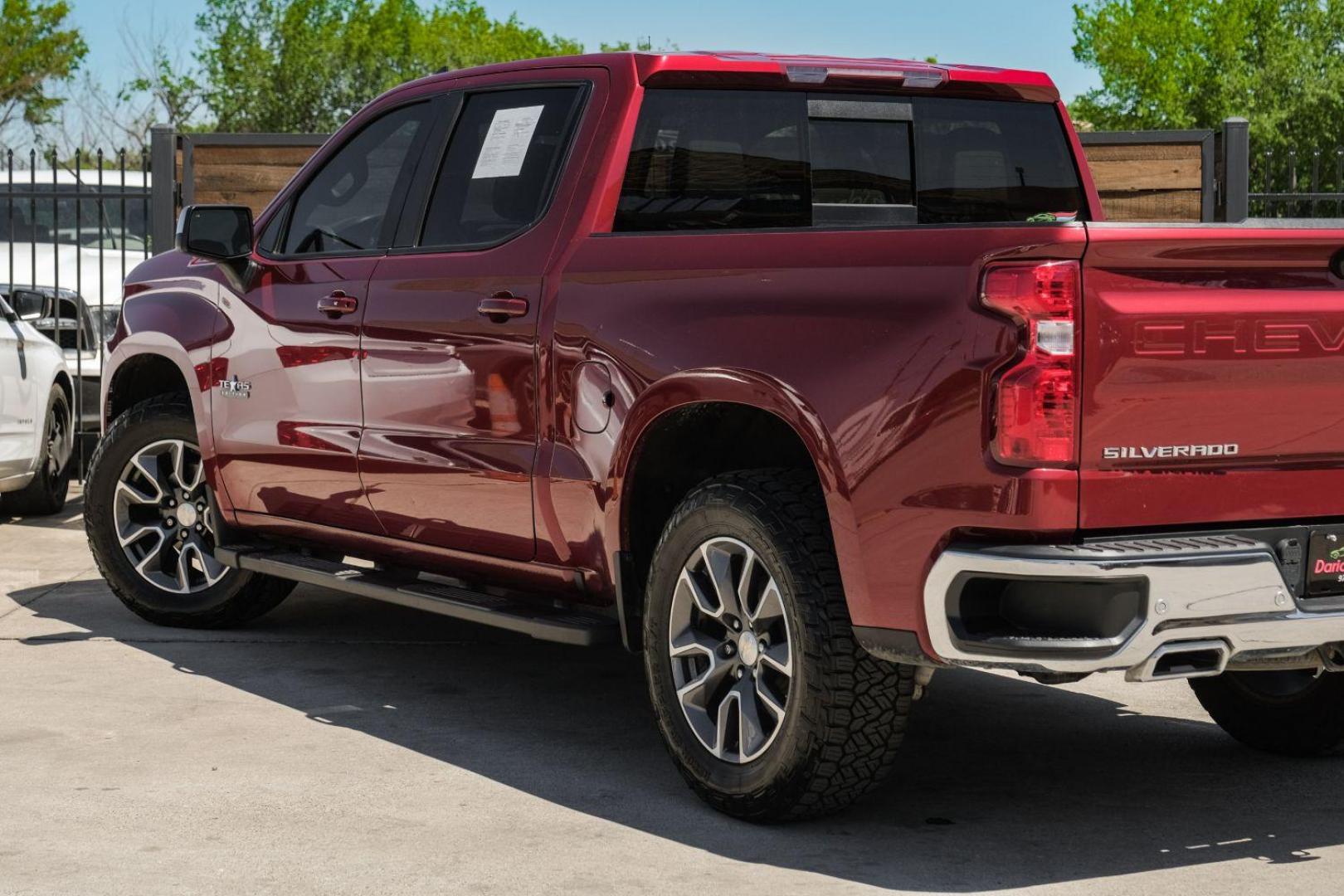 2020 RED Chevrolet Silverado 1500 LT Crew Cab 4WD (3GCUYDET8LG) with an 3.0L L6 DOHC 16V TURBO DIESEL engine, 6-Speed Automatic transmission, located at 2401 E Main St., Grand Prairie, TX, 75050, (972) 262-4440, 32.748981, -96.969643 - Photo#12