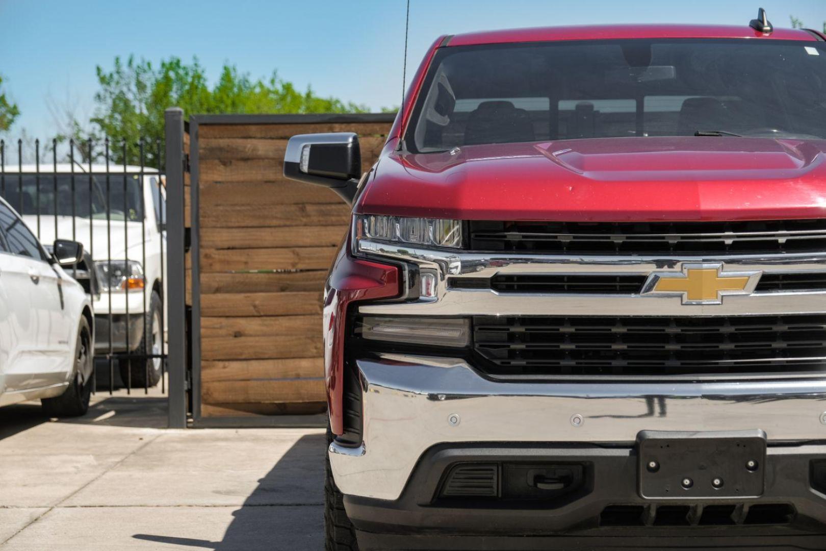 2020 RED Chevrolet Silverado 1500 LT Crew Cab 4WD (3GCUYDET8LG) with an 3.0L L6 DOHC 16V TURBO DIESEL engine, 6-Speed Automatic transmission, located at 2401 E Main St., Grand Prairie, TX, 75050, (972) 262-4440, 32.748981, -96.969643 - Photo#48