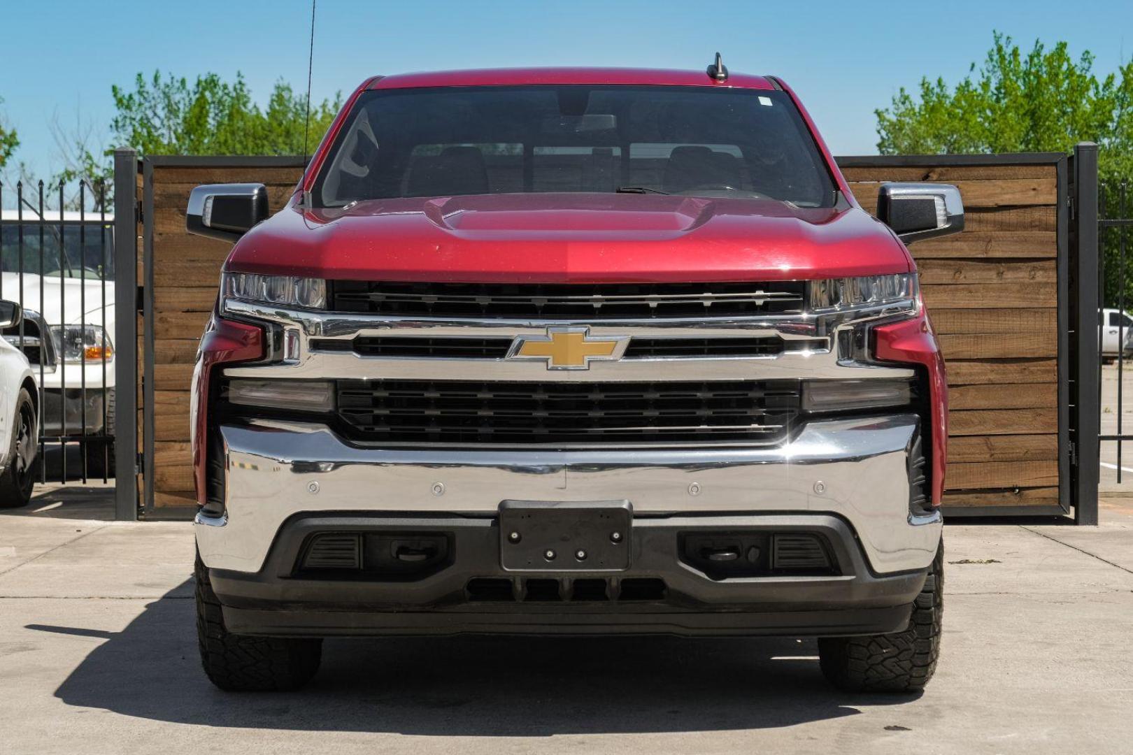 2020 RED Chevrolet Silverado 1500 LT Crew Cab 4WD (3GCUYDET8LG) with an 3.0L L6 DOHC 16V TURBO DIESEL engine, 6-Speed Automatic transmission, located at 2401 E Main St., Grand Prairie, TX, 75050, (972) 262-4440, 32.748981, -96.969643 - Photo#4