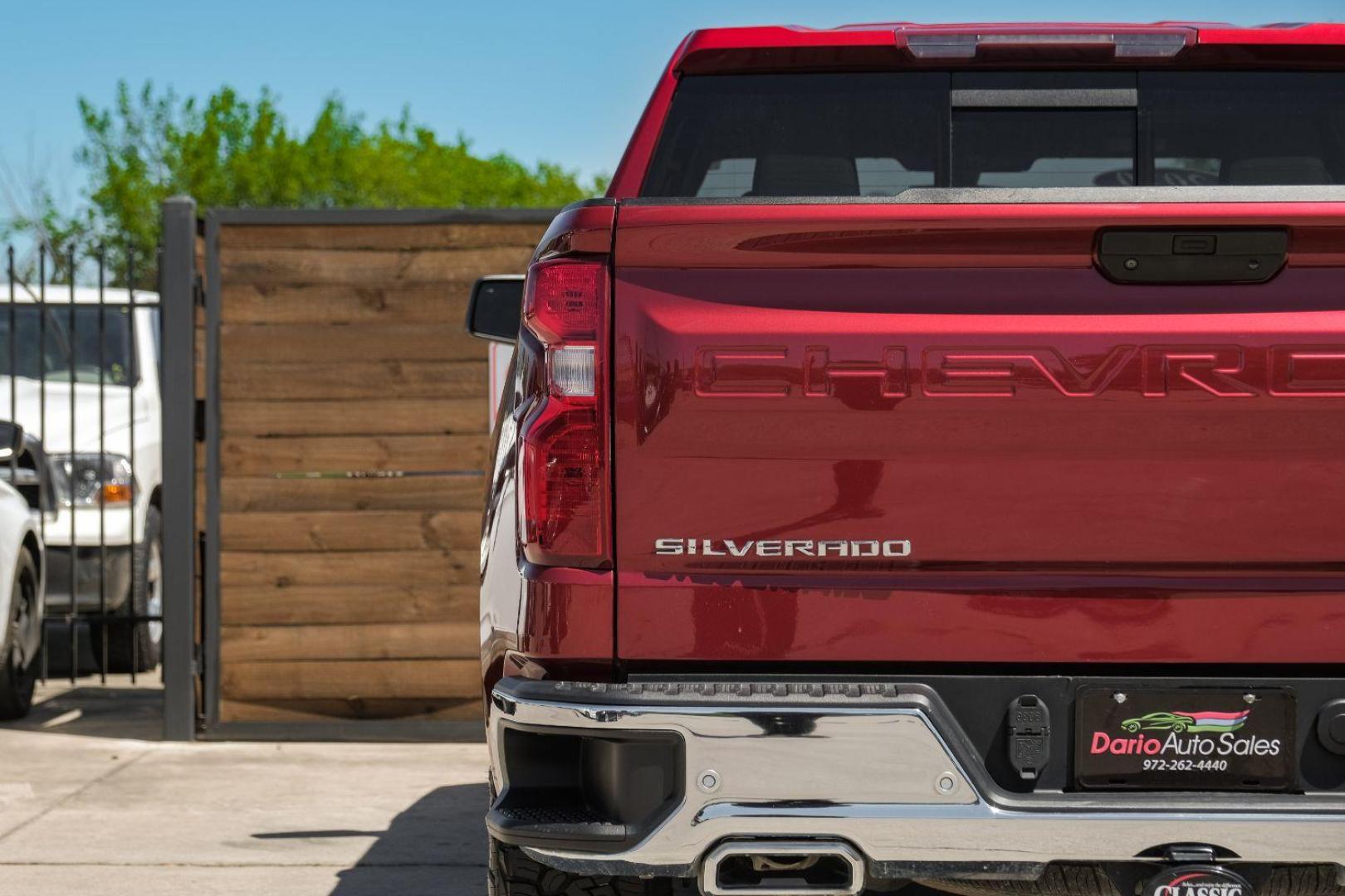 2020 RED Chevrolet Silverado 1500 LT Crew Cab 4WD (3GCUYDET8LG) with an 3.0L L6 DOHC 16V TURBO DIESEL engine, 6-Speed Automatic transmission, located at 2401 E Main St., Grand Prairie, TX, 75050, (972) 262-4440, 32.748981, -96.969643 - Photo#49