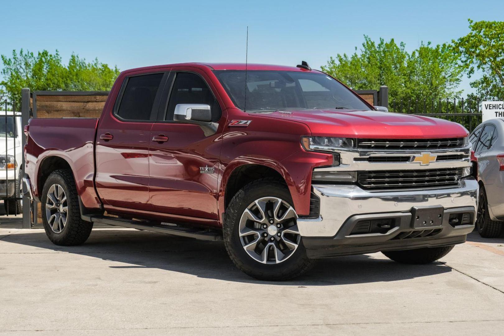 2020 RED Chevrolet Silverado 1500 LT Crew Cab 4WD (3GCUYDET8LG) with an 3.0L L6 DOHC 16V TURBO DIESEL engine, 6-Speed Automatic transmission, located at 2401 E Main St., Grand Prairie, TX, 75050, (972) 262-4440, 32.748981, -96.969643 - Photo#5