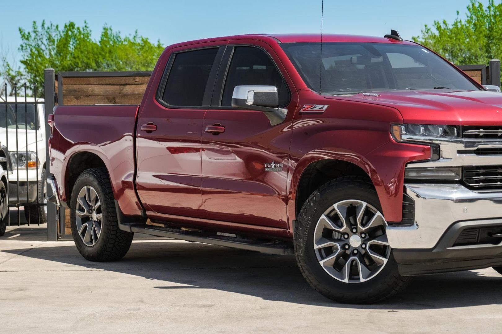 2020 RED Chevrolet Silverado 1500 LT Crew Cab 4WD (3GCUYDET8LG) with an 3.0L L6 DOHC 16V TURBO DIESEL engine, 6-Speed Automatic transmission, located at 2401 E Main St., Grand Prairie, TX, 75050, (972) 262-4440, 32.748981, -96.969643 - Photo#6