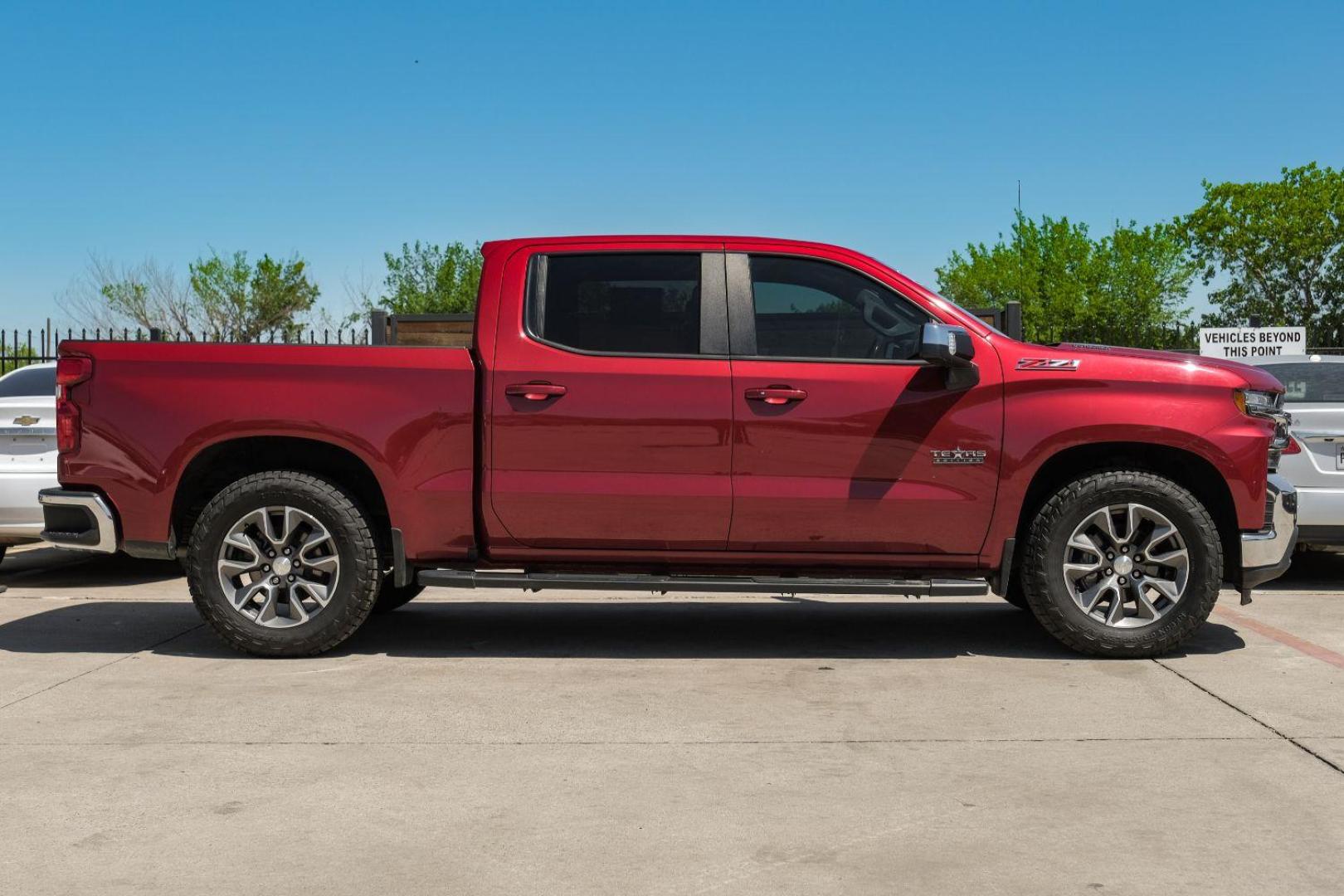 2020 RED Chevrolet Silverado 1500 LT Crew Cab 4WD (3GCUYDET8LG) with an 3.0L L6 DOHC 16V TURBO DIESEL engine, 6-Speed Automatic transmission, located at 2401 E Main St., Grand Prairie, TX, 75050, (972) 262-4440, 32.748981, -96.969643 - Photo#8