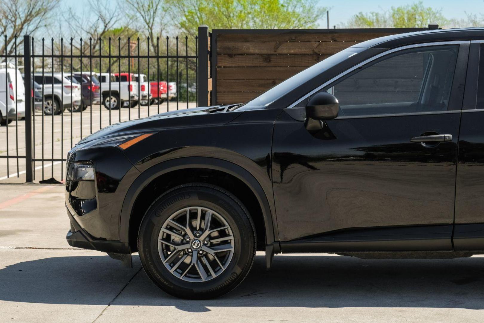 2021 black Nissan Rogue S (5N1AT3AA3MC) with an 2.5L L4 DOHC 16V engine, Continuously Variable Transmission transmission, located at 2401 E Main St., Grand Prairie, TX, 75050, (972) 262-4440, 32.748981, -96.969643 - Photo#15