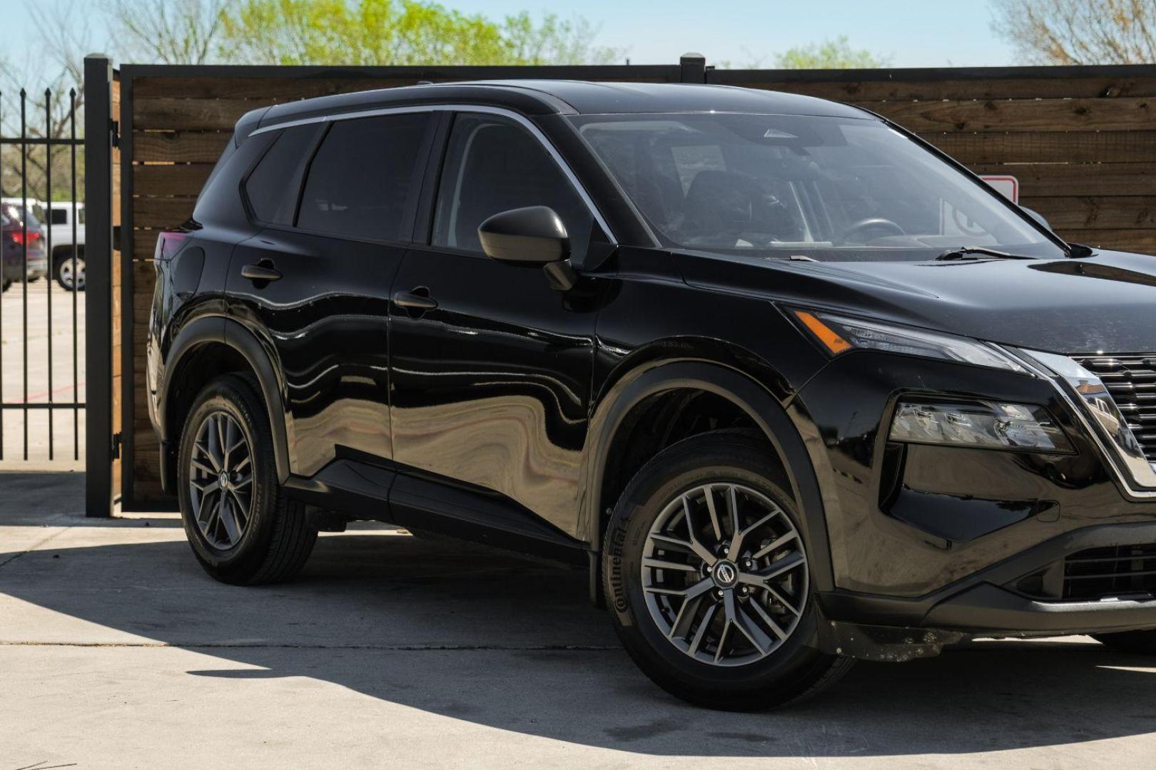 2021 black Nissan Rogue S (5N1AT3AA3MC) with an 2.5L L4 DOHC 16V engine, Continuously Variable Transmission transmission, located at 2401 E Main St., Grand Prairie, TX, 75050, (972) 262-4440, 32.748981, -96.969643 - Photo#6