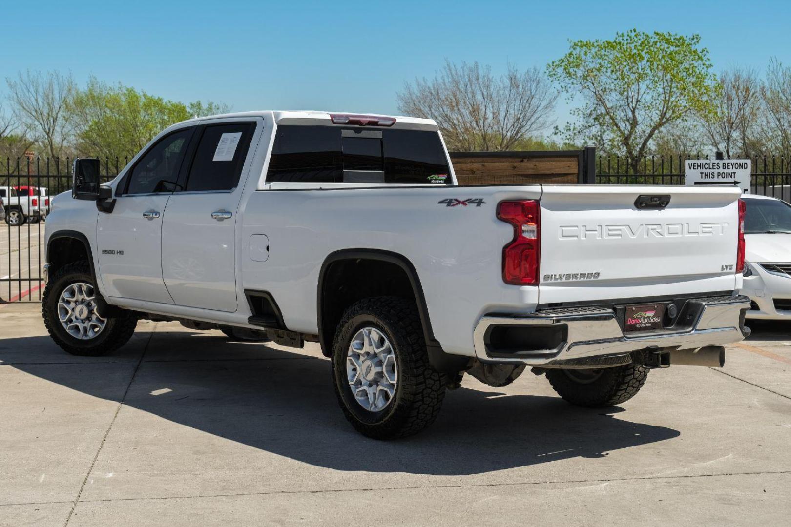 2020 White Chevrolet Silverado 3500HD LTZ Crew Cab 4WD (1GC4YUEY5LF) with an 6.6L V8 OHV 32V TURBO DIESEL engine, 6-Speed Automatic transmission, located at 2401 E Main St., Grand Prairie, TX, 75050, (972) 262-4440, 32.748981, -96.969643 - Photo#11