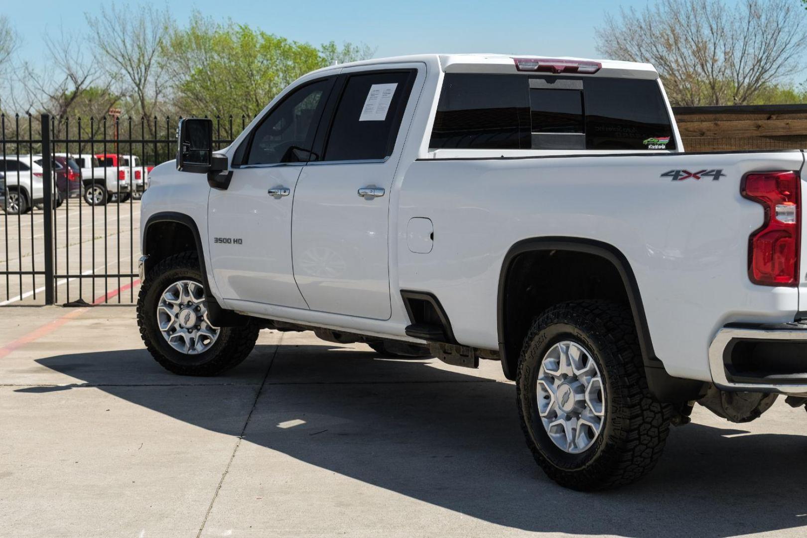 2020 White Chevrolet Silverado 3500HD LTZ Crew Cab 4WD (1GC4YUEY5LF) with an 6.6L V8 OHV 32V TURBO DIESEL engine, 6-Speed Automatic transmission, located at 2401 E Main St., Grand Prairie, TX, 75050, (972) 262-4440, 32.748981, -96.969643 - Photo#12