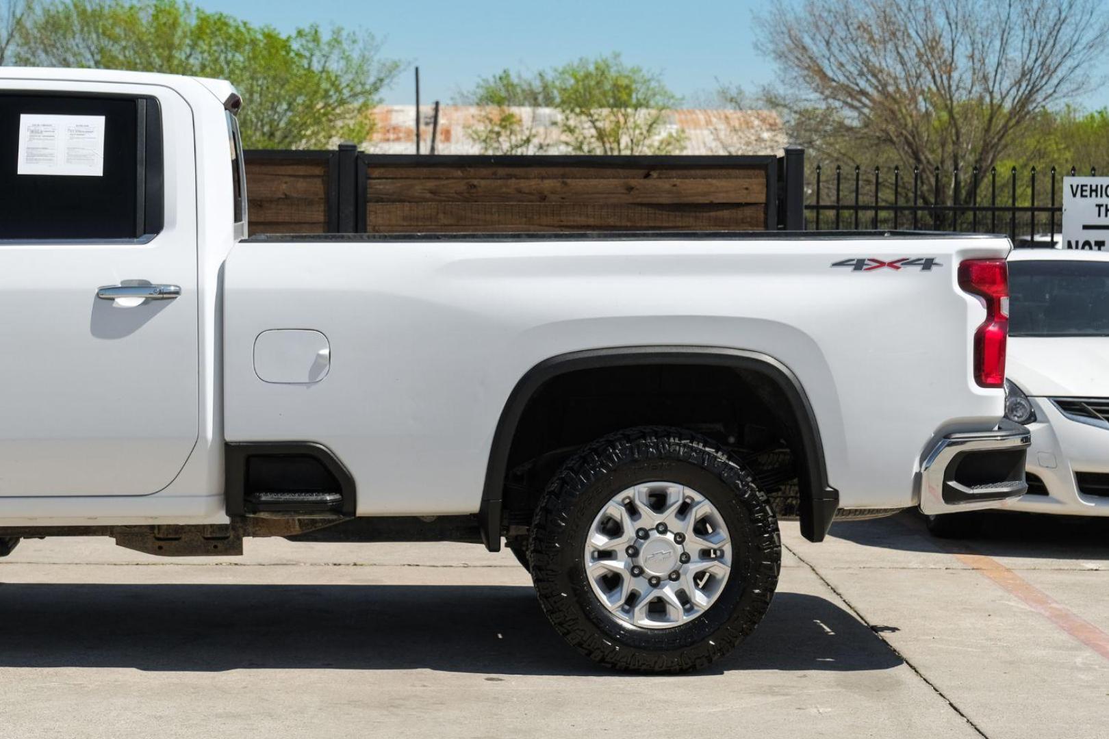 2020 White Chevrolet Silverado 3500HD LTZ Crew Cab 4WD (1GC4YUEY5LF) with an 6.6L V8 OHV 32V TURBO DIESEL engine, 6-Speed Automatic transmission, located at 2401 E Main St., Grand Prairie, TX, 75050, (972) 262-4440, 32.748981, -96.969643 - Photo#16