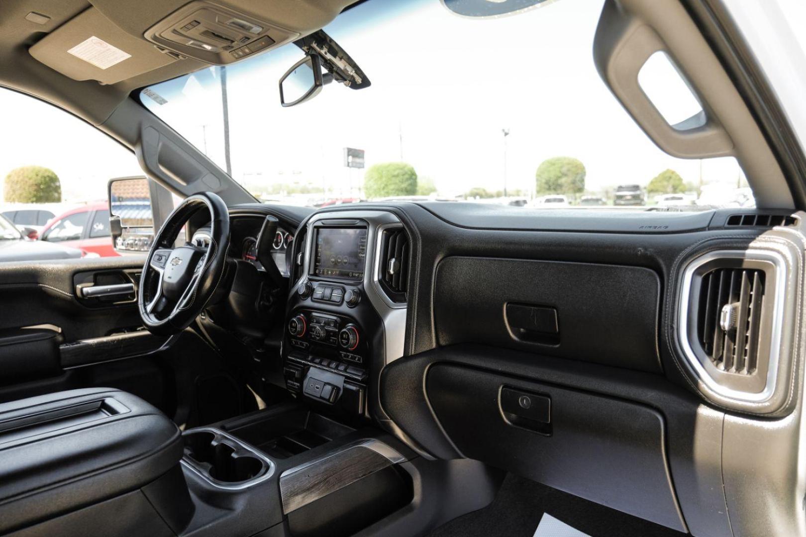 2020 White Chevrolet Silverado 3500HD LTZ Crew Cab 4WD (1GC4YUEY5LF) with an 6.6L V8 OHV 32V TURBO DIESEL engine, 6-Speed Automatic transmission, located at 2401 E Main St., Grand Prairie, TX, 75050, (972) 262-4440, 32.748981, -96.969643 - Photo#17