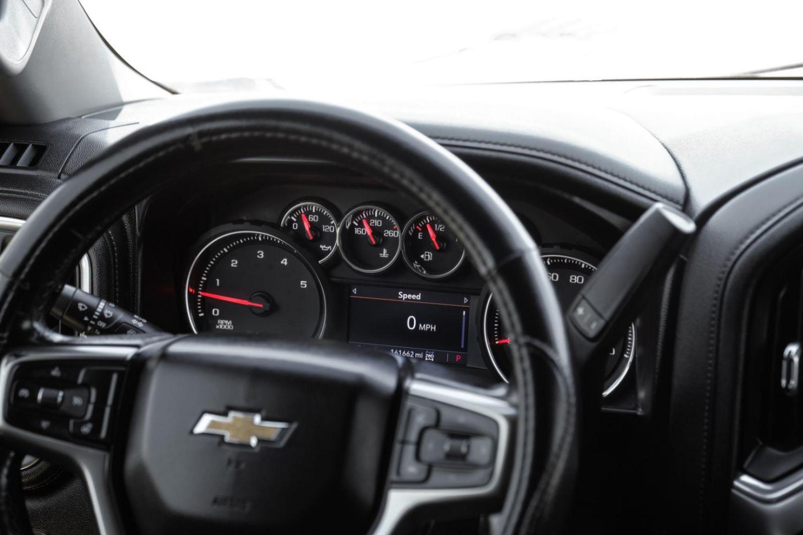 2020 White Chevrolet Silverado 3500HD LTZ Crew Cab 4WD (1GC4YUEY5LF) with an 6.6L V8 OHV 32V TURBO DIESEL engine, 6-Speed Automatic transmission, located at 2401 E Main St., Grand Prairie, TX, 75050, (972) 262-4440, 32.748981, -96.969643 - Photo#23