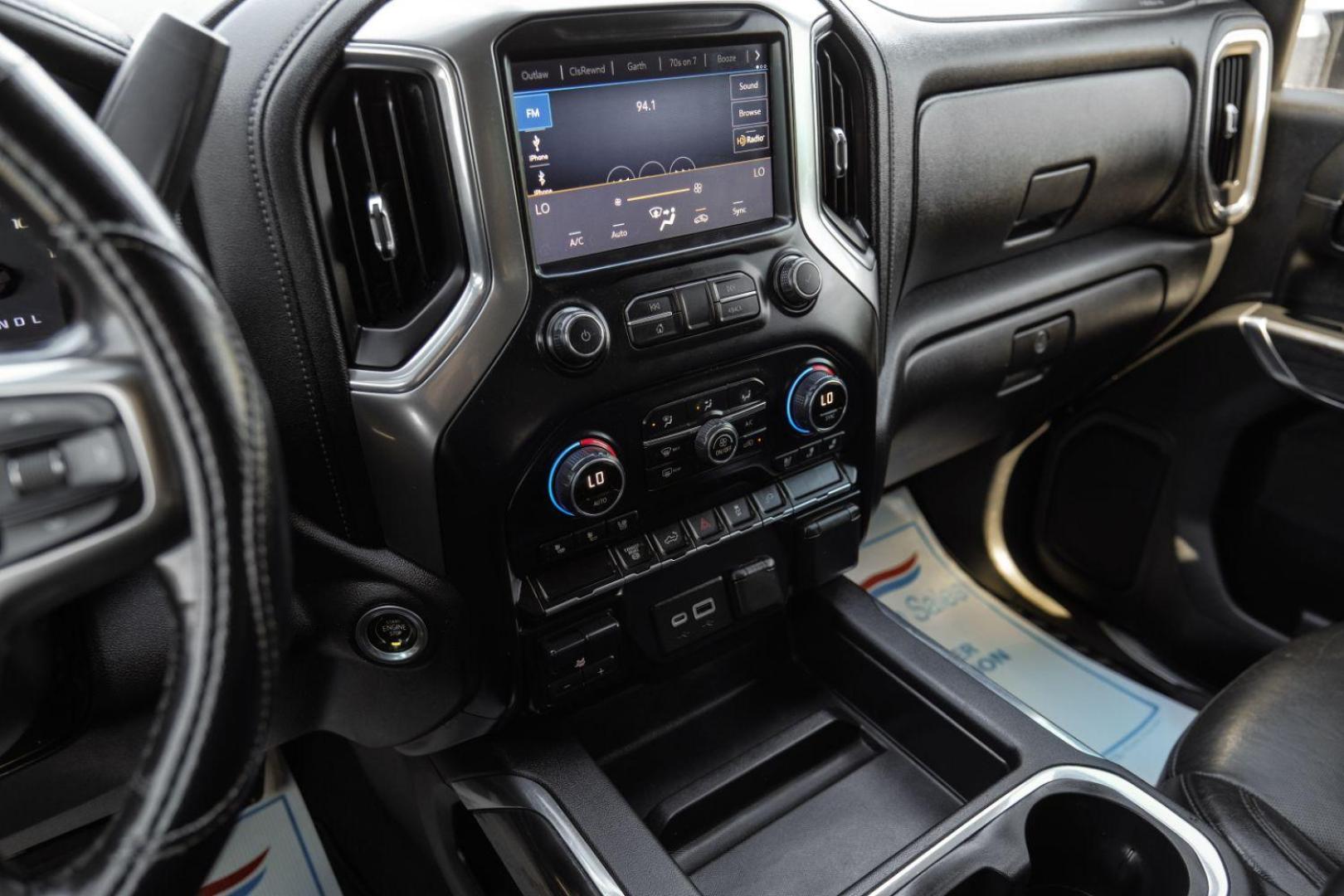 2020 White Chevrolet Silverado 3500HD LTZ Crew Cab 4WD (1GC4YUEY5LF) with an 6.6L V8 OHV 32V TURBO DIESEL engine, 6-Speed Automatic transmission, located at 2401 E Main St., Grand Prairie, TX, 75050, (972) 262-4440, 32.748981, -96.969643 - Photo#29