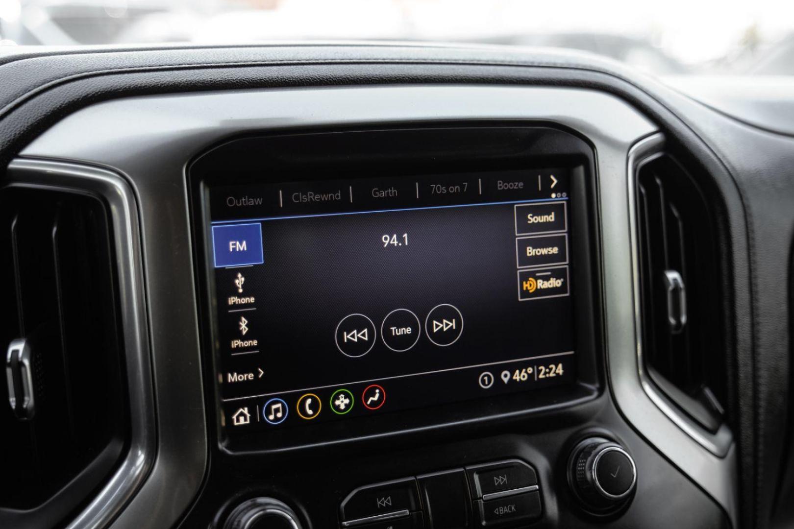 2020 White Chevrolet Silverado 3500HD LTZ Crew Cab 4WD (1GC4YUEY5LF) with an 6.6L V8 OHV 32V TURBO DIESEL engine, 6-Speed Automatic transmission, located at 2401 E Main St., Grand Prairie, TX, 75050, (972) 262-4440, 32.748981, -96.969643 - Photo#31