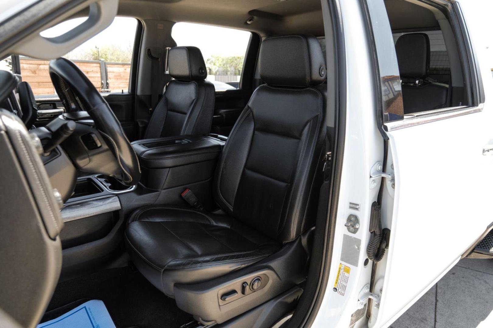 2020 White Chevrolet Silverado 3500HD LTZ Crew Cab 4WD (1GC4YUEY5LF) with an 6.6L V8 OHV 32V TURBO DIESEL engine, 6-Speed Automatic transmission, located at 2401 E Main St., Grand Prairie, TX, 75050, (972) 262-4440, 32.748981, -96.969643 - Photo#3