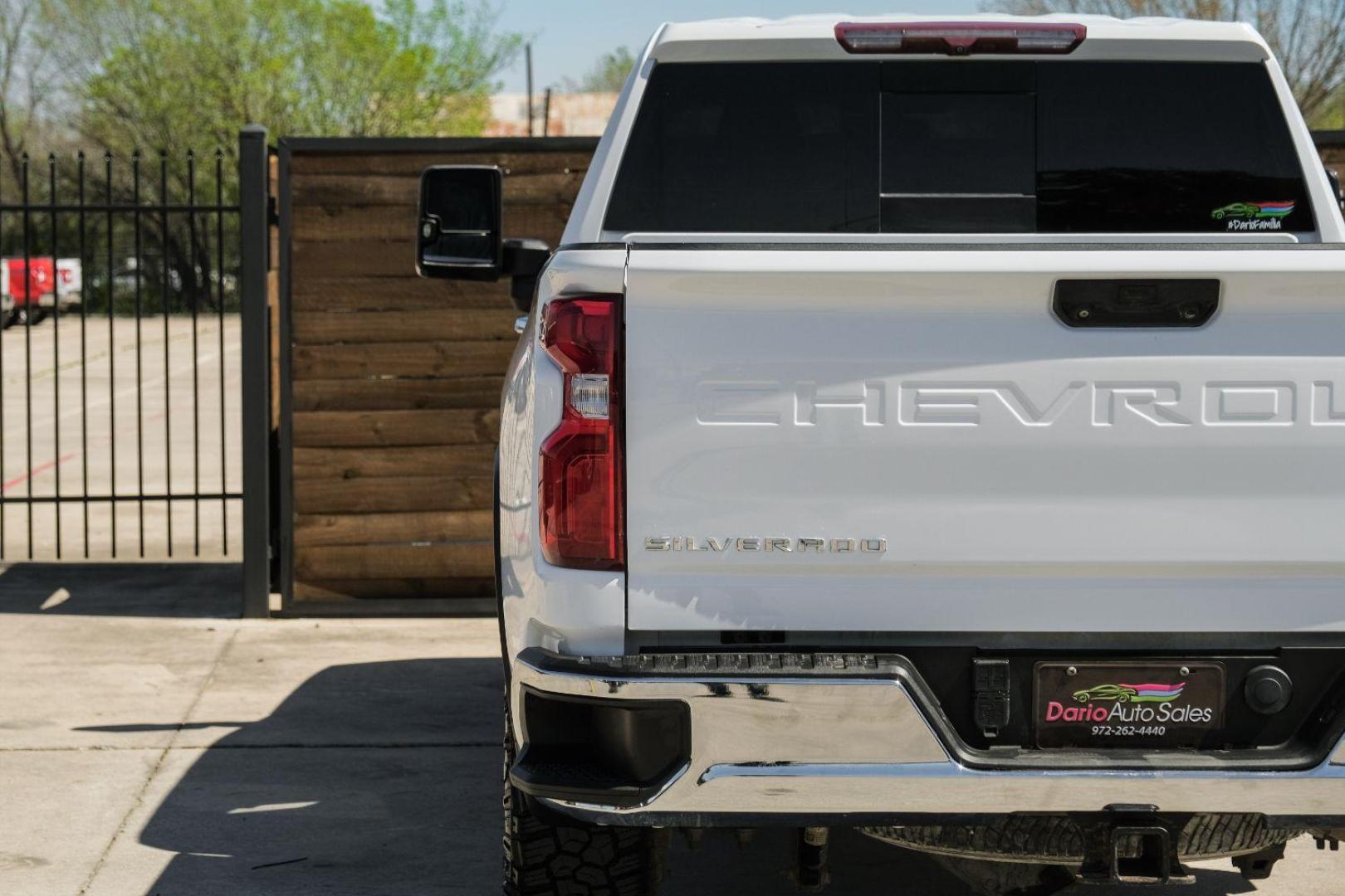 2020 White Chevrolet Silverado 3500HD LTZ Crew Cab 4WD (1GC4YUEY5LF) with an 6.6L V8 OHV 32V TURBO DIESEL engine, 6-Speed Automatic transmission, located at 2401 E Main St., Grand Prairie, TX, 75050, (972) 262-4440, 32.748981, -96.969643 - Photo#50