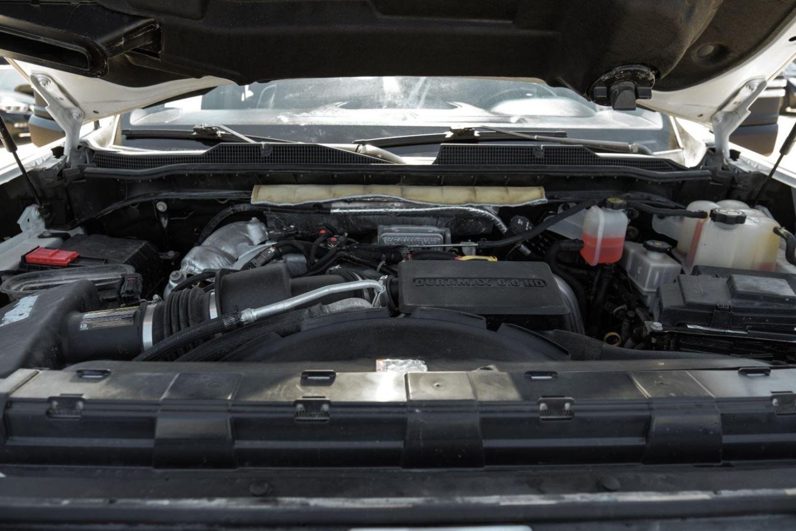 2020 White Chevrolet Silverado 3500HD LTZ Crew Cab 4WD (1GC4YUEY5LF) with an 6.6L V8 OHV 32V TURBO DIESEL engine, 6-Speed Automatic transmission, located at 2401 E Main St., Grand Prairie, TX, 75050, (972) 262-4440, 32.748981, -96.969643 - Photo#52