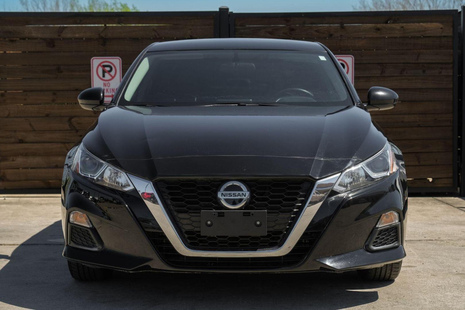 2019 Black Nissan Altima 2.5 S (1N4BL4BV7KC) with an 2.5L L4 DOHC 16V engine, Continuously Variable Transmission transmission, located at 2401 E Main St., Grand Prairie, TX, 75050, (972) 262-4440, 32.748981, -96.969643 - Photo#4