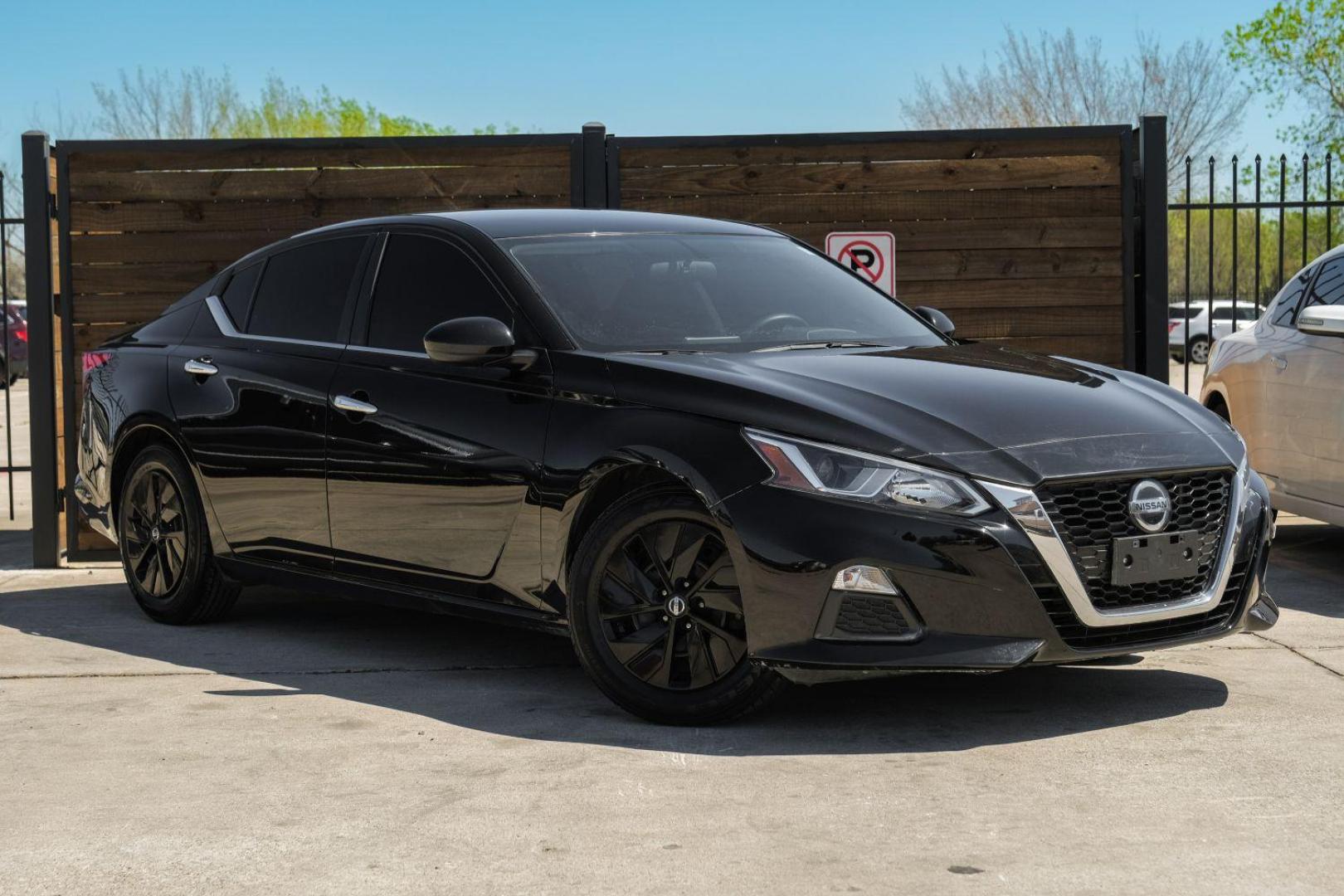 2019 Black Nissan Altima 2.5 S (1N4BL4BV7KC) with an 2.5L L4 DOHC 16V engine, Continuously Variable Transmission transmission, located at 2401 E Main St., Grand Prairie, TX, 75050, (972) 262-4440, 32.748981, -96.969643 - Photo#5