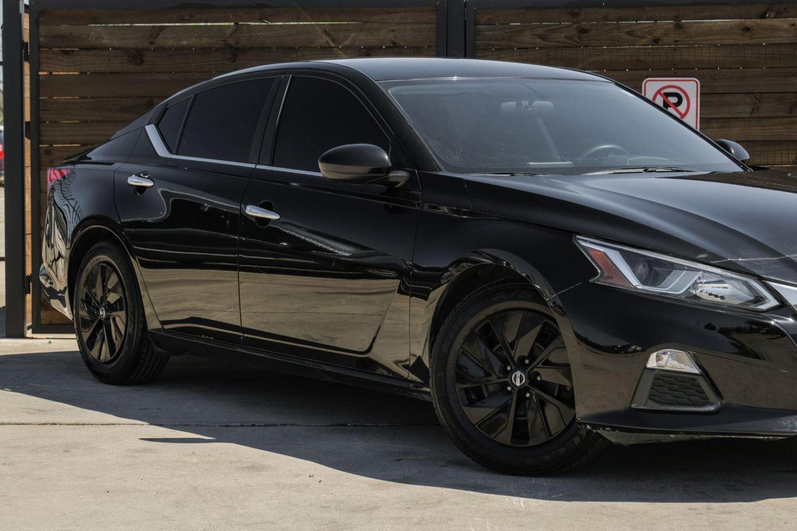 2019 Black Nissan Altima 2.5 S (1N4BL4BV7KC) with an 2.5L L4 DOHC 16V engine, Continuously Variable Transmission transmission, located at 2401 E Main St., Grand Prairie, TX, 75050, (972) 262-4440, 32.748981, -96.969643 - Photo#6