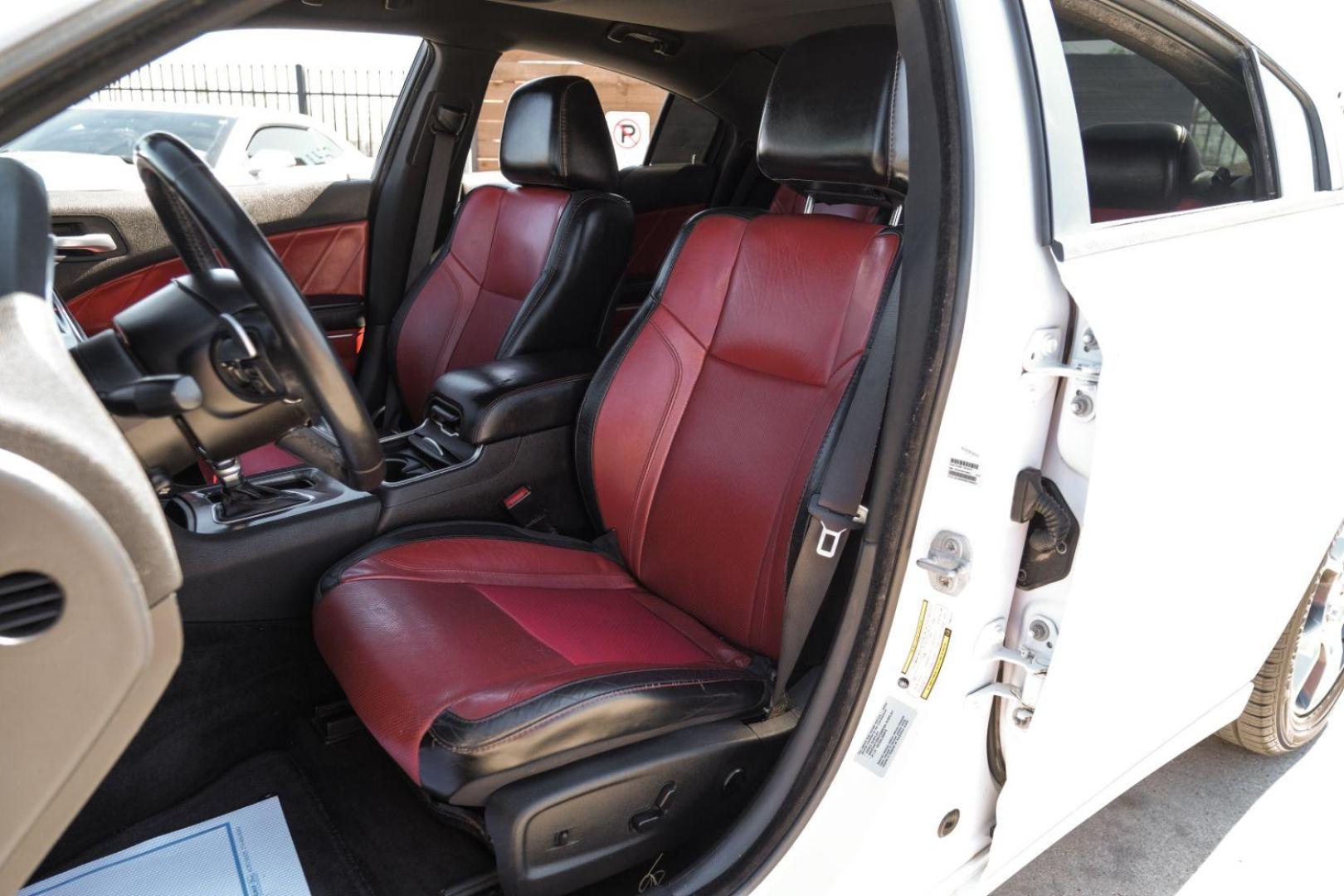 2015 White Dodge Charger SXT AWD (2C3CDXJG9FH) with an 3.6L V6 DOHC 24V engine, 8-Speed Automatic transmission, located at 2401 E Main St., Grand Prairie, TX, 75050, (972) 262-4440, 32.748981, -96.969643 - Photo#3