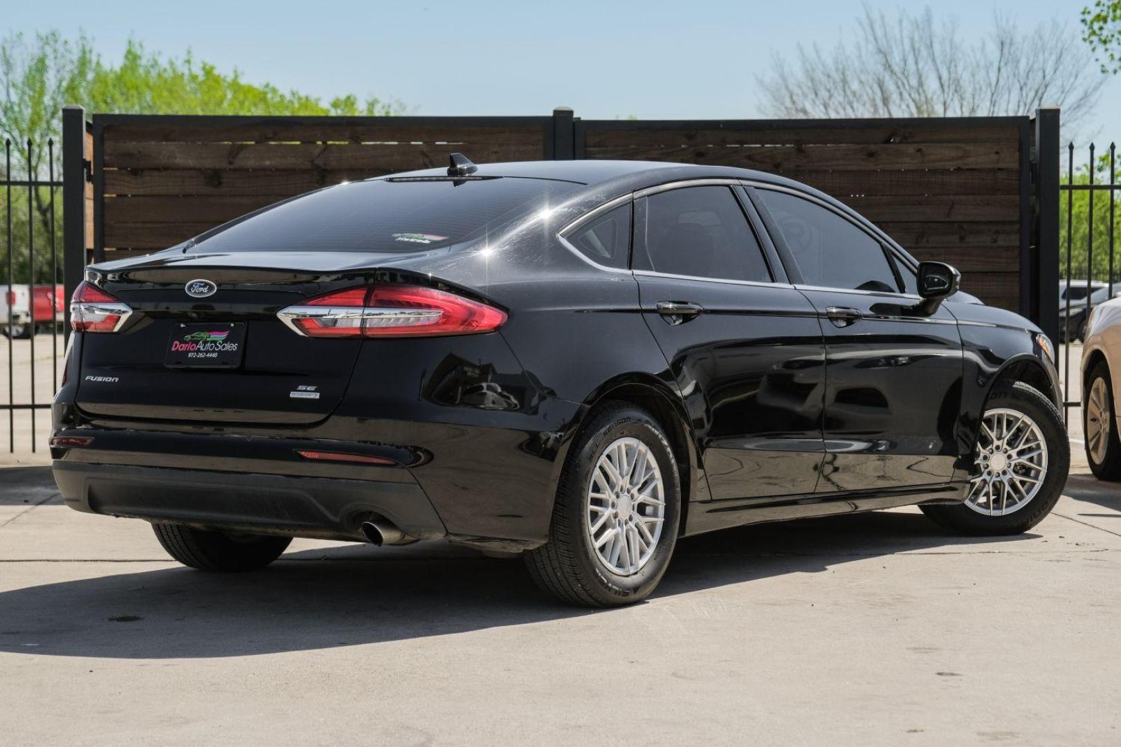 2020 BLACK Ford Fusion SE (3FA6P0HD6LR) with an 1.5L L4 DOHC 16V engine, 6-Speed Automatic transmission, located at 2401 E Main St., Grand Prairie, TX, 75050, (972) 262-4440, 32.748981, -96.969643 - Photo#9