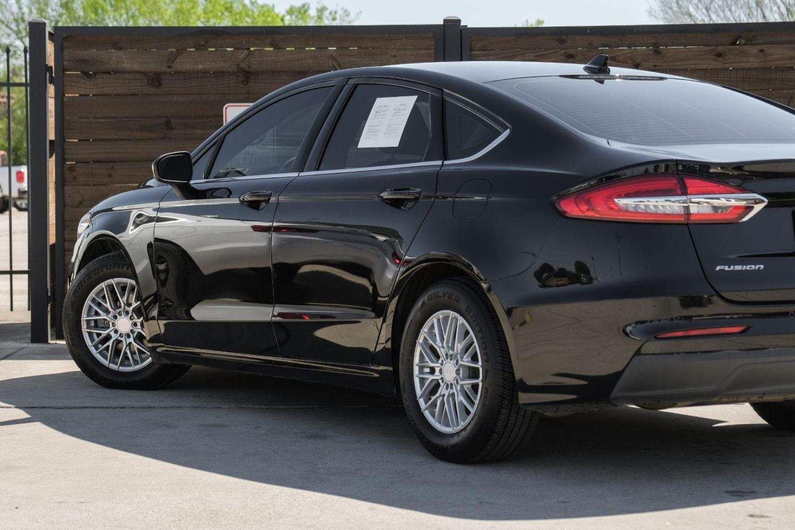 2020 BLACK Ford Fusion SE (3FA6P0HD6LR) with an 1.5L L4 DOHC 16V engine, 6-Speed Automatic transmission, located at 2401 E Main St., Grand Prairie, TX, 75050, (972) 262-4440, 32.748981, -96.969643 - Photo#12