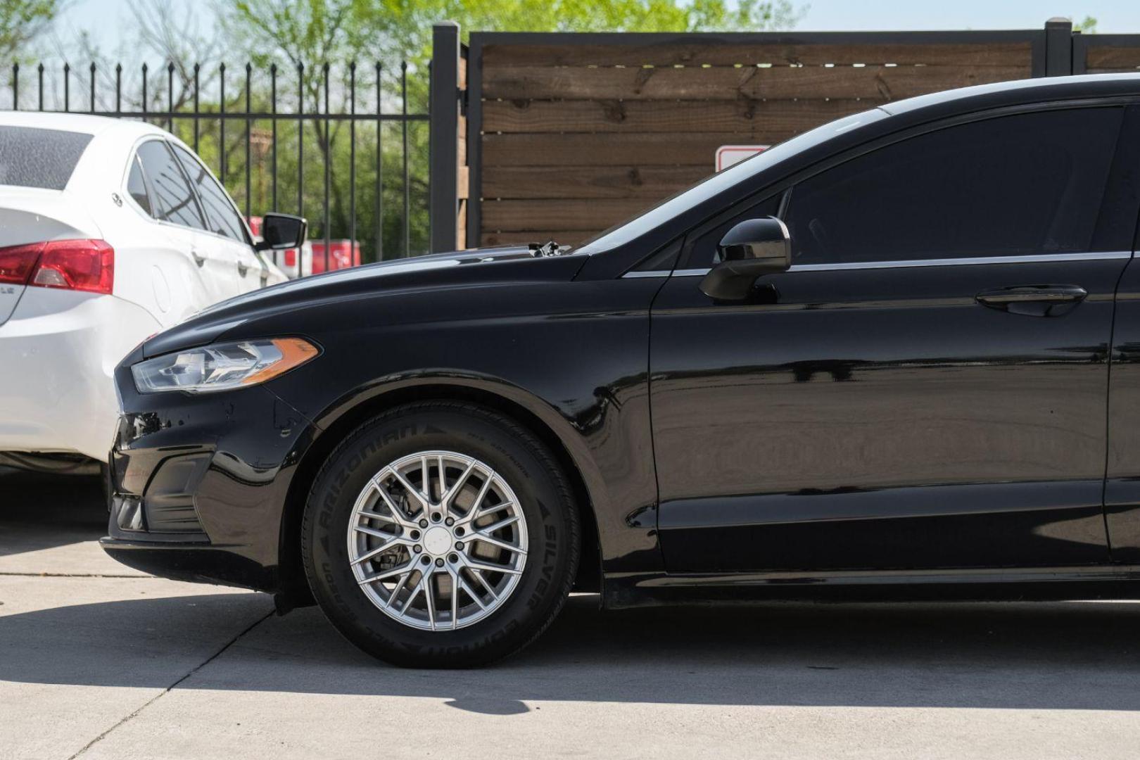 2020 BLACK Ford Fusion SE (3FA6P0HD6LR) with an 1.5L L4 DOHC 16V engine, 6-Speed Automatic transmission, located at 2401 E Main St., Grand Prairie, TX, 75050, (972) 262-4440, 32.748981, -96.969643 - Photo#15