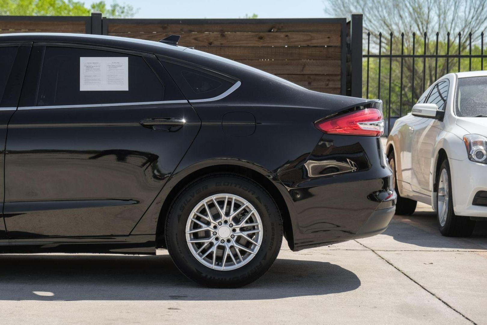 2020 BLACK Ford Fusion SE (3FA6P0HD6LR) with an 1.5L L4 DOHC 16V engine, 6-Speed Automatic transmission, located at 2401 E Main St., Grand Prairie, TX, 75050, (972) 262-4440, 32.748981, -96.969643 - Photo#16