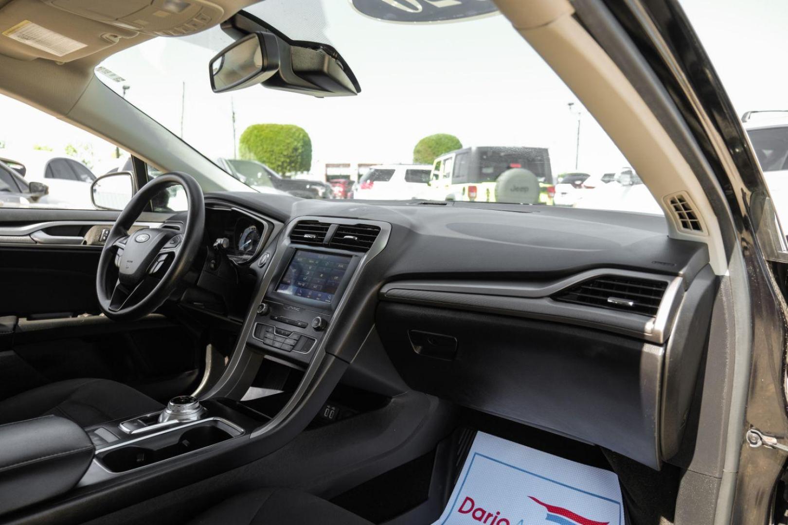 2020 BLACK Ford Fusion SE (3FA6P0HD6LR) with an 1.5L L4 DOHC 16V engine, 6-Speed Automatic transmission, located at 2401 E Main St., Grand Prairie, TX, 75050, (972) 262-4440, 32.748981, -96.969643 - Photo#17