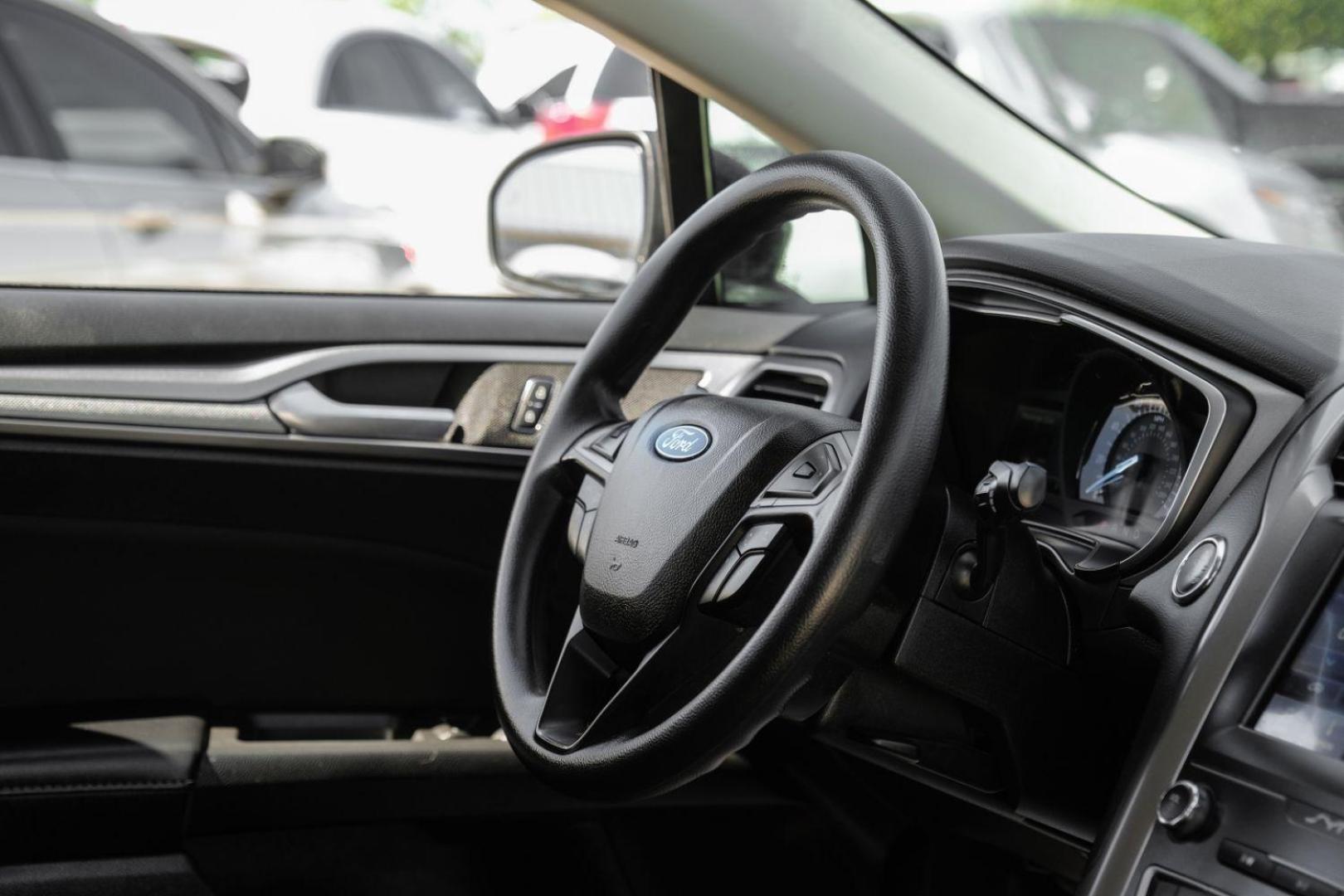 2020 BLACK Ford Fusion SE (3FA6P0HD6LR) with an 1.5L L4 DOHC 16V engine, 6-Speed Automatic transmission, located at 2401 E Main St., Grand Prairie, TX, 75050, (972) 262-4440, 32.748981, -96.969643 - Photo#19