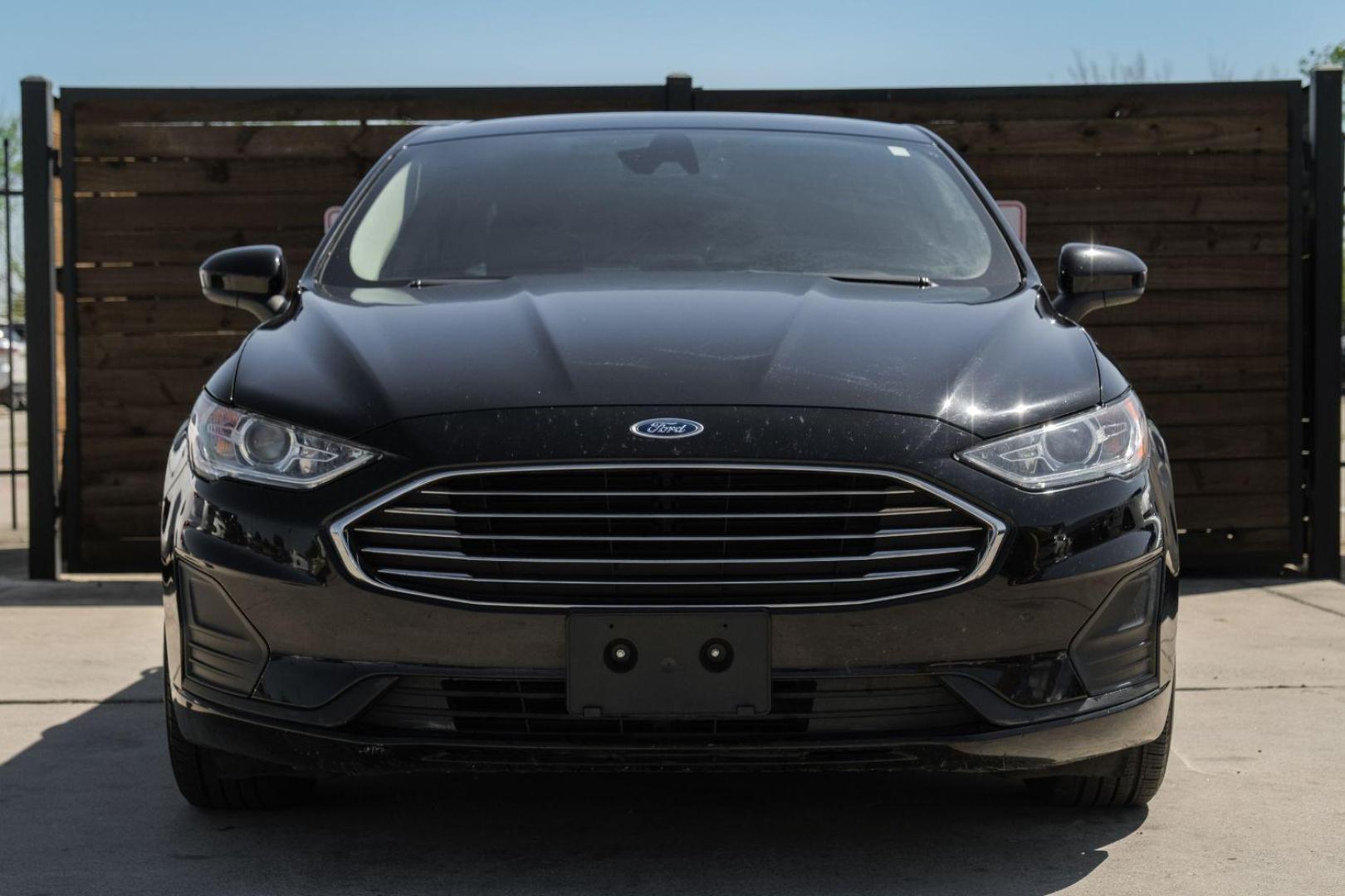 2020 BLACK Ford Fusion SE (3FA6P0HD6LR) with an 1.5L L4 DOHC 16V engine, 6-Speed Automatic transmission, located at 2401 E Main St., Grand Prairie, TX, 75050, (972) 262-4440, 32.748981, -96.969643 - Photo#4