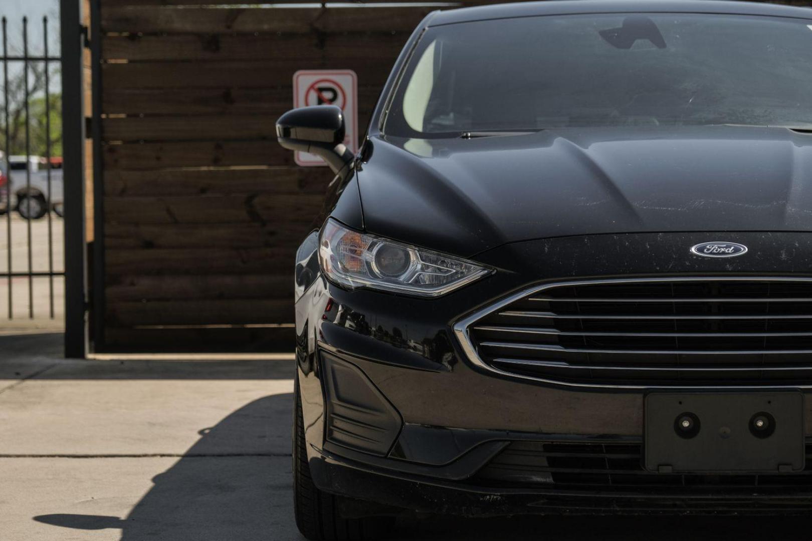 2020 BLACK Ford Fusion SE (3FA6P0HD6LR) with an 1.5L L4 DOHC 16V engine, 6-Speed Automatic transmission, located at 2401 E Main St., Grand Prairie, TX, 75050, (972) 262-4440, 32.748981, -96.969643 - Photo#49