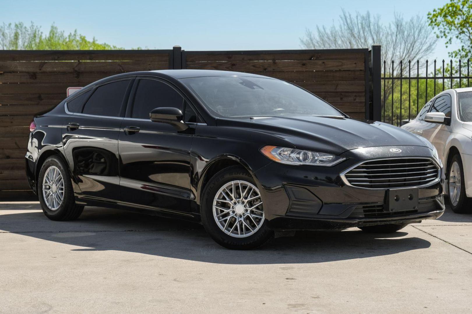 2020 BLACK Ford Fusion SE (3FA6P0HD6LR) with an 1.5L L4 DOHC 16V engine, 6-Speed Automatic transmission, located at 2401 E Main St., Grand Prairie, TX, 75050, (972) 262-4440, 32.748981, -96.969643 - Photo#5