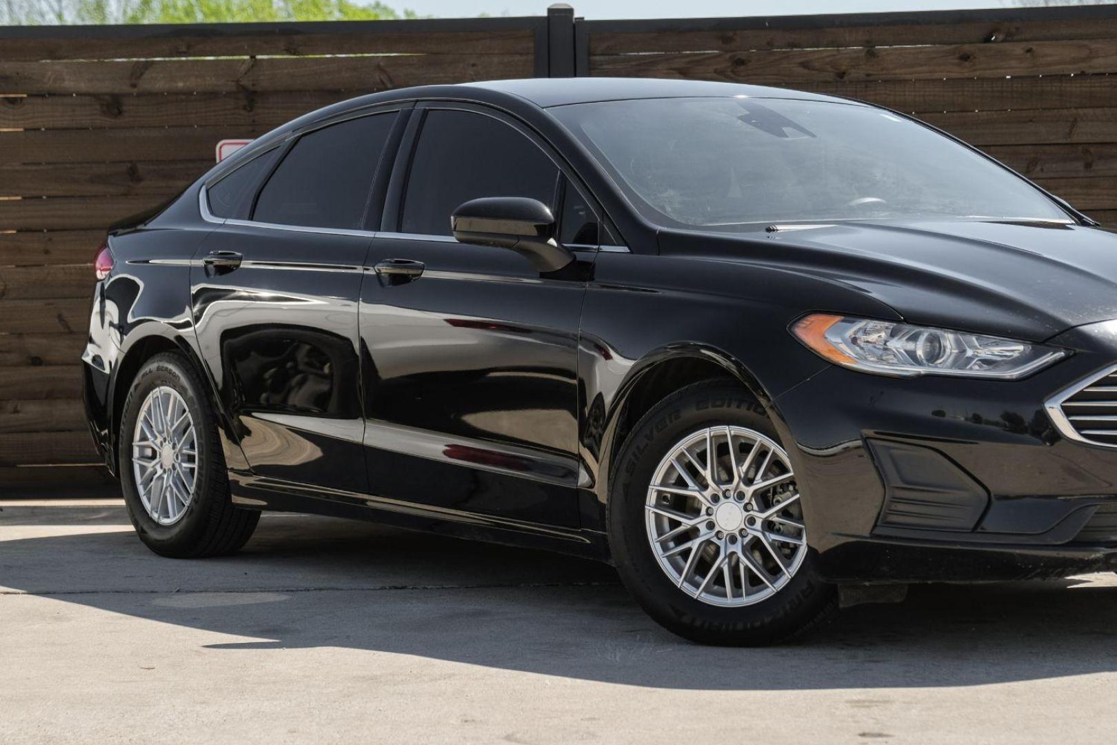 2020 BLACK Ford Fusion SE (3FA6P0HD6LR) with an 1.5L L4 DOHC 16V engine, 6-Speed Automatic transmission, located at 2401 E Main St., Grand Prairie, TX, 75050, (972) 262-4440, 32.748981, -96.969643 - Photo#6