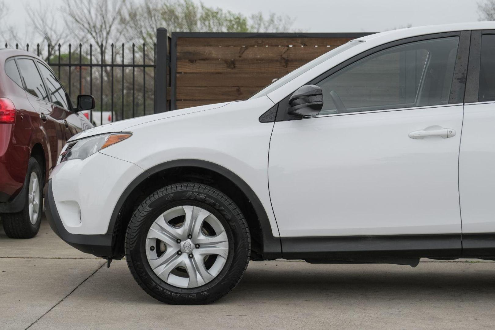 2015 WHITE Toyota RAV4 LE FWD (2T3ZFREV6FW) with an 2.5L L4 DOHC 16V engine, 6-Speed Automatic transmission, located at 2401 E Main St., Grand Prairie, TX, 75050, (972) 262-4440, 32.748981, -96.969643 - Photo#15