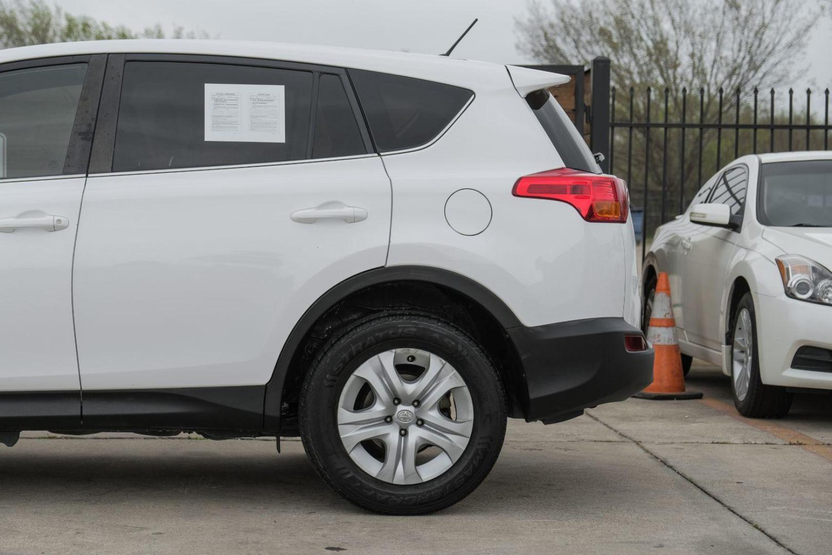 2015 WHITE Toyota RAV4 LE FWD (2T3ZFREV6FW) with an 2.5L L4 DOHC 16V engine, 6-Speed Automatic transmission, located at 2401 E Main St., Grand Prairie, TX, 75050, (972) 262-4440, 32.748981, -96.969643 - Photo#16