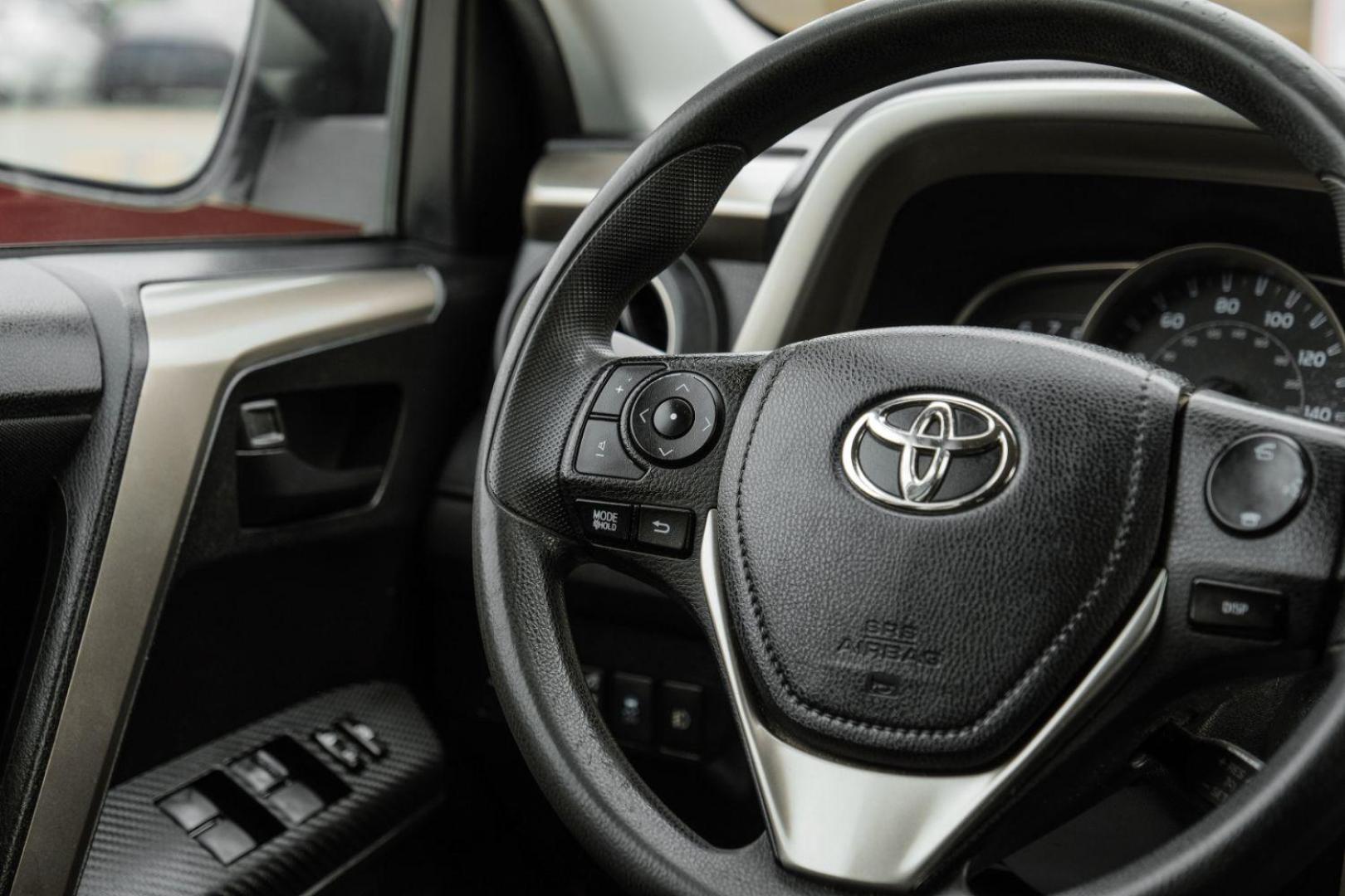 2015 WHITE Toyota RAV4 LE FWD (2T3ZFREV6FW) with an 2.5L L4 DOHC 16V engine, 6-Speed Automatic transmission, located at 2401 E Main St., Grand Prairie, TX, 75050, (972) 262-4440, 32.748981, -96.969643 - Photo#21