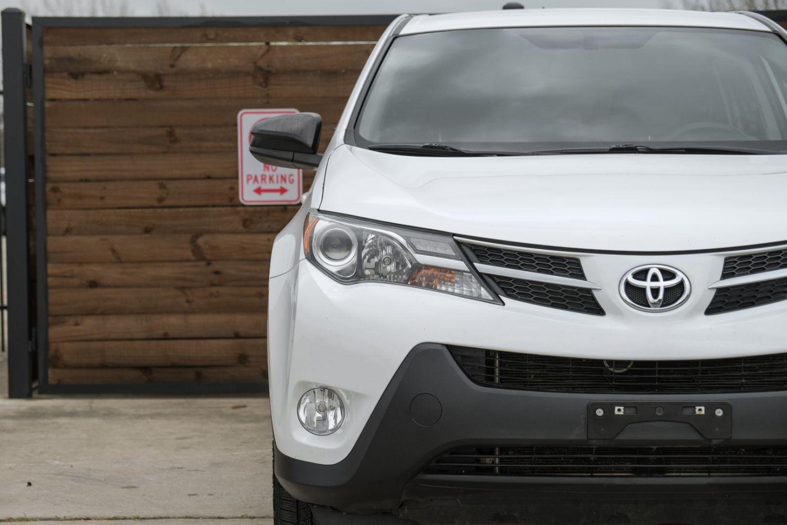 2015 WHITE Toyota RAV4 LE FWD (2T3ZFREV6FW) with an 2.5L L4 DOHC 16V engine, 6-Speed Automatic transmission, located at 2401 E Main St., Grand Prairie, TX, 75050, (972) 262-4440, 32.748981, -96.969643 - Photo#45