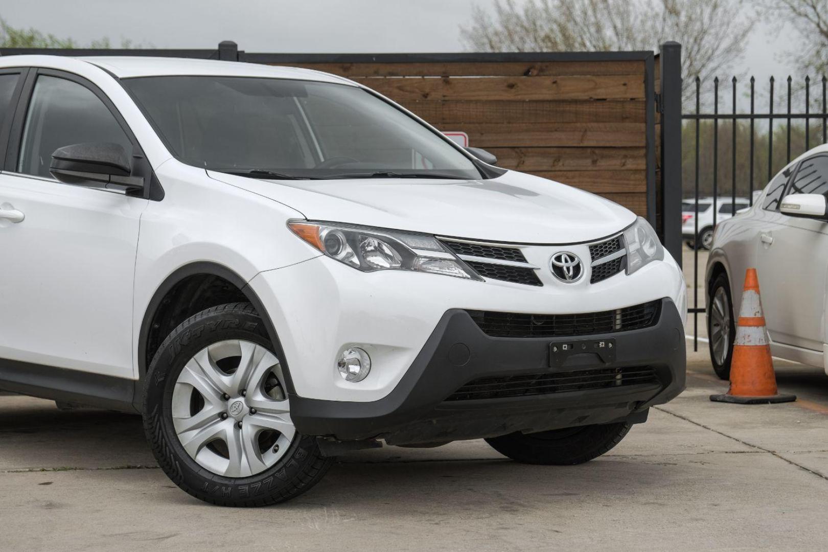 2015 WHITE Toyota RAV4 LE FWD (2T3ZFREV6FW) with an 2.5L L4 DOHC 16V engine, 6-Speed Automatic transmission, located at 2401 E Main St., Grand Prairie, TX, 75050, (972) 262-4440, 32.748981, -96.969643 - Photo#7