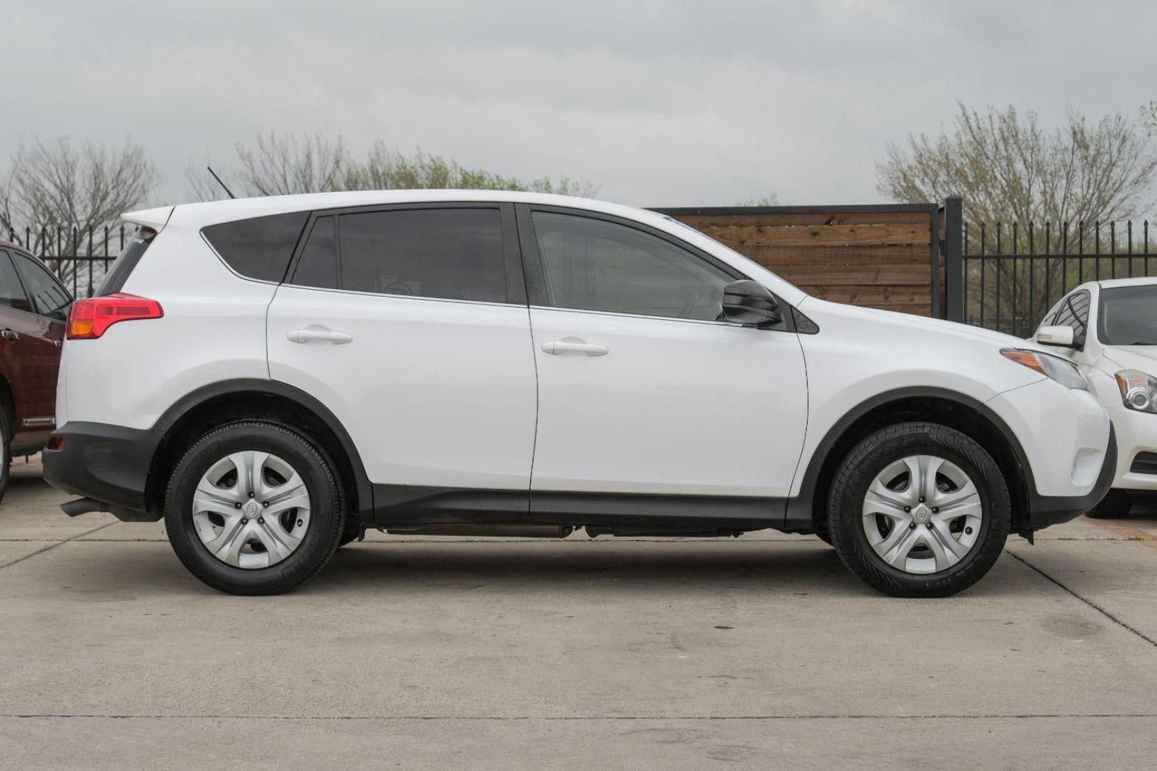 2015 WHITE Toyota RAV4 LE FWD (2T3ZFREV6FW) with an 2.5L L4 DOHC 16V engine, 6-Speed Automatic transmission, located at 2401 E Main St., Grand Prairie, TX, 75050, (972) 262-4440, 32.748981, -96.969643 - Photo#8