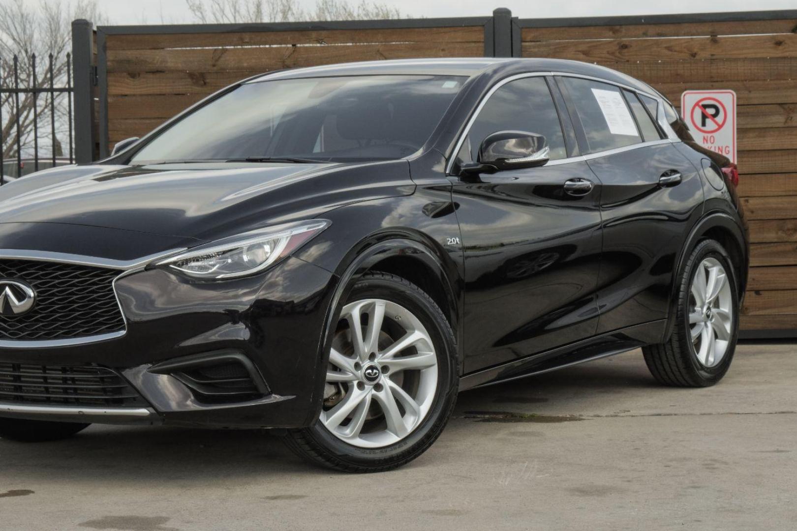 2017 BLACK Infiniti QX30 Base (SJKCH5CPXHA) with an 2.0L L4 DOHC 16V engine, 7-Speed Automatic transmission, located at 2401 E Main St., Grand Prairie, TX, 75050, (972) 262-4440, 32.748981, -96.969643 - Photo#5