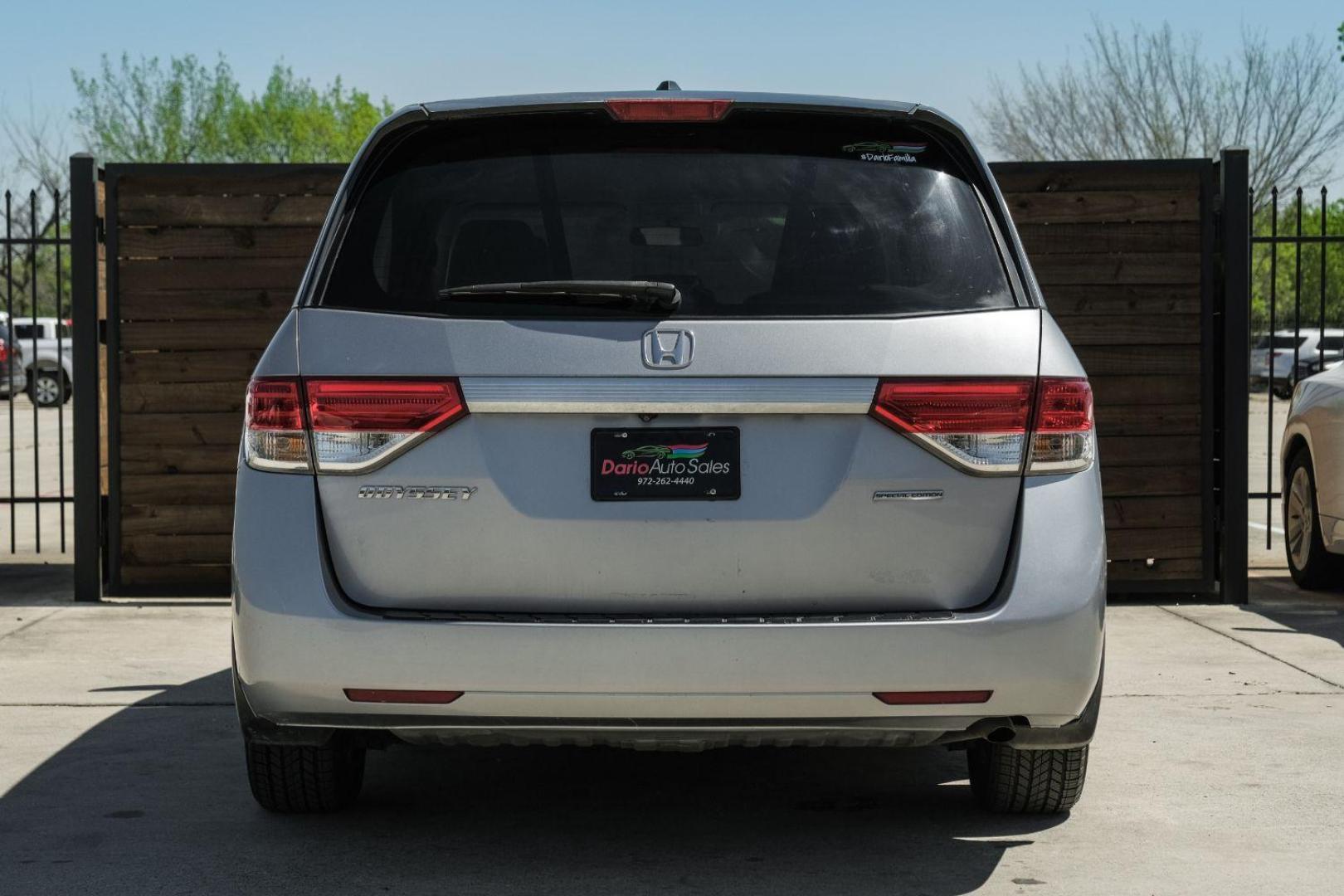 2016 Silver Honda Odyssey SE (5FNRL5H30GB) with an 3.5L V6 SOHC 24V engine, 6-Speed Automatic transmission, located at 2401 E Main St., Grand Prairie, TX, 75050, (972) 262-4440, 32.748981, -96.969643 - Photo#10